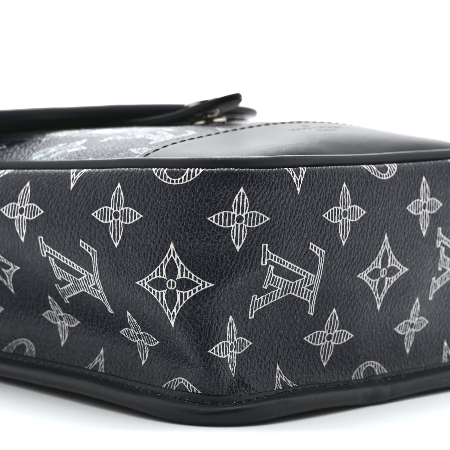 Savane Monogram Elephant Chapman Messenger BB Encre