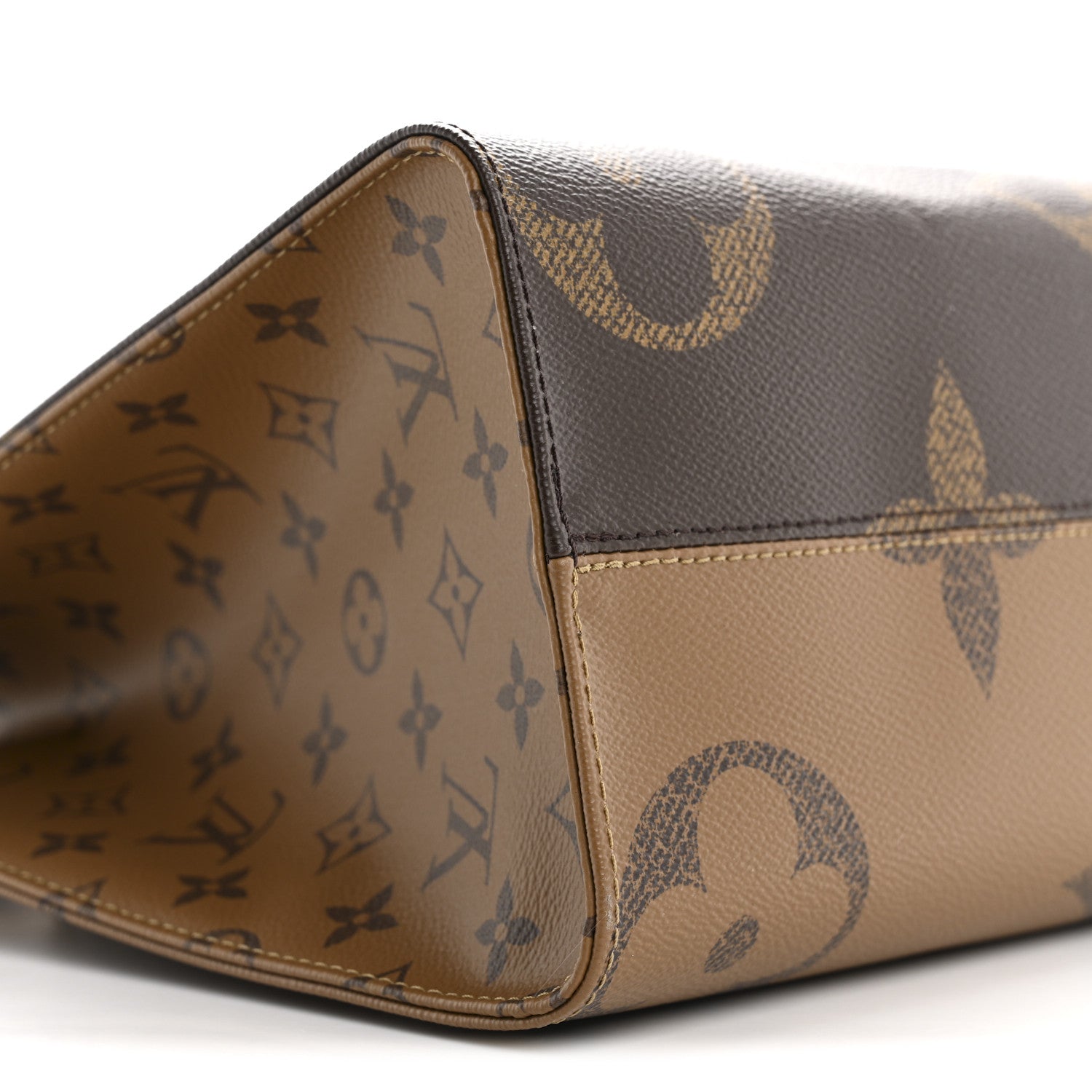 Reverse Monogram Giant Onthego MM