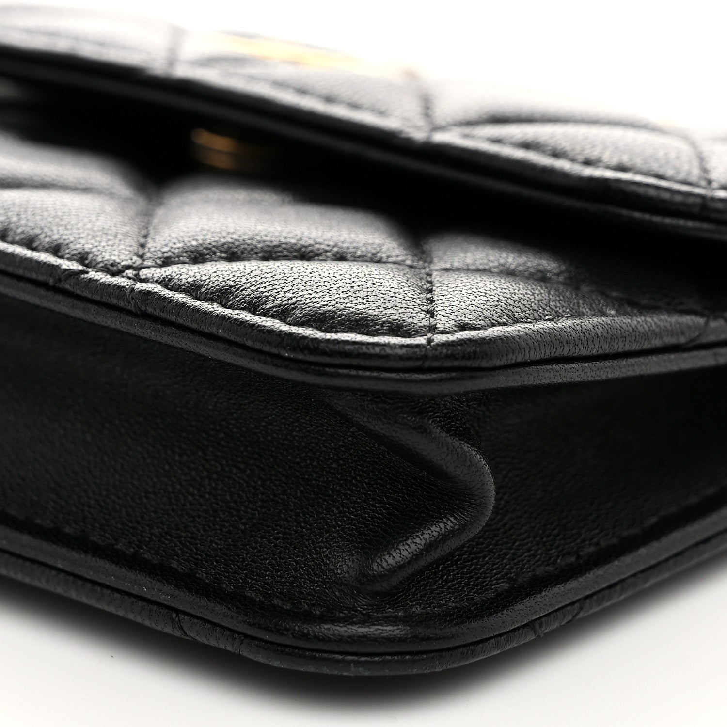 Lambskin Quilted Pearl Crush Clutch With Chain Black