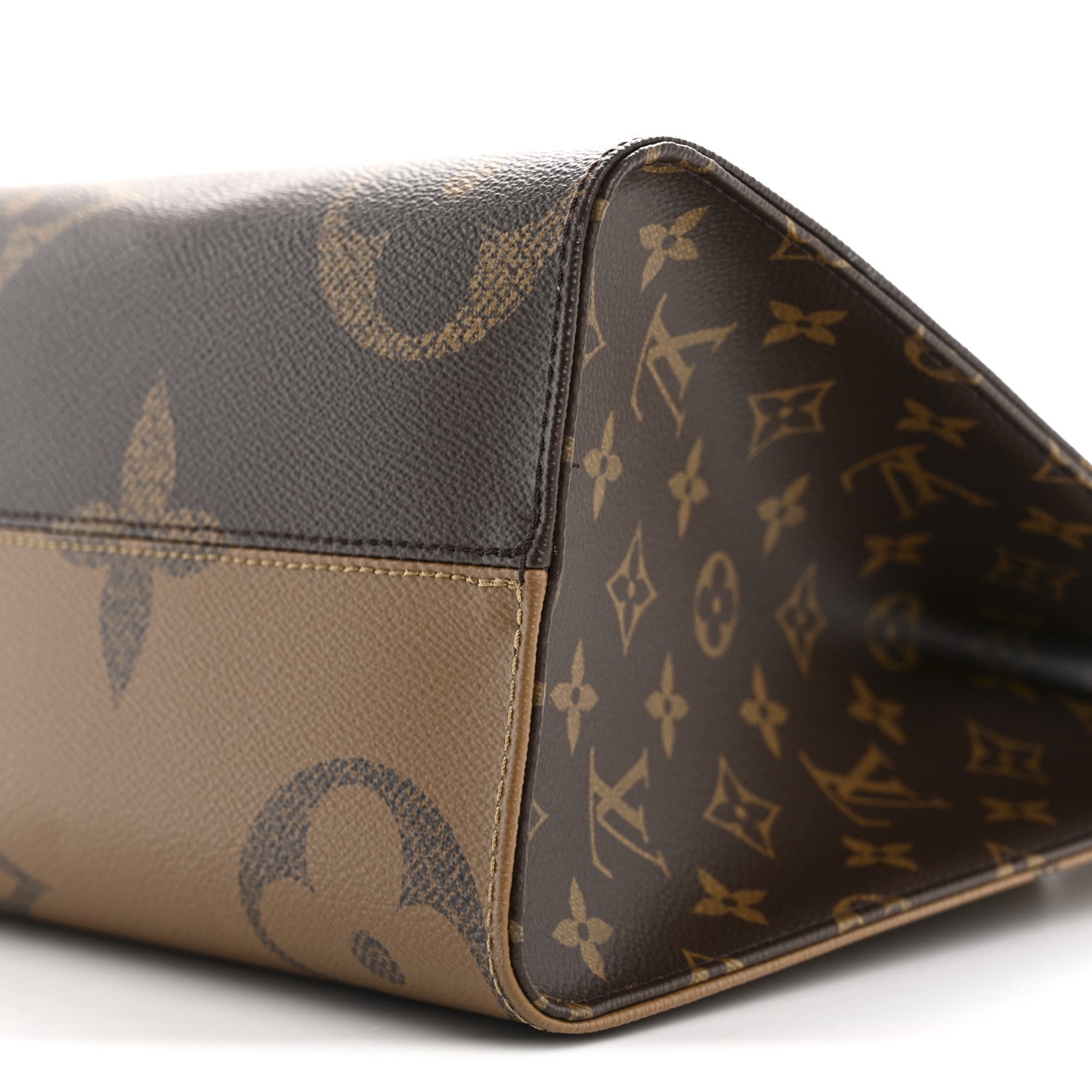 Reverse Monogram Giant Onthego MM