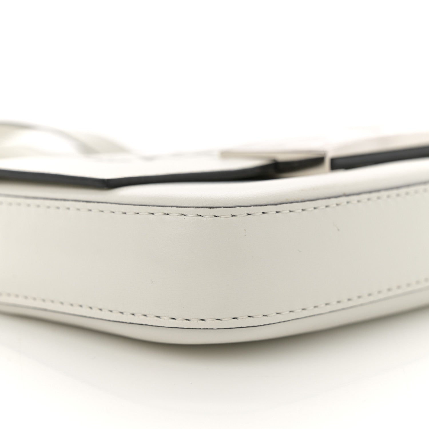 X MARC JACOBS Nappa Logo Phone Baguette White Black