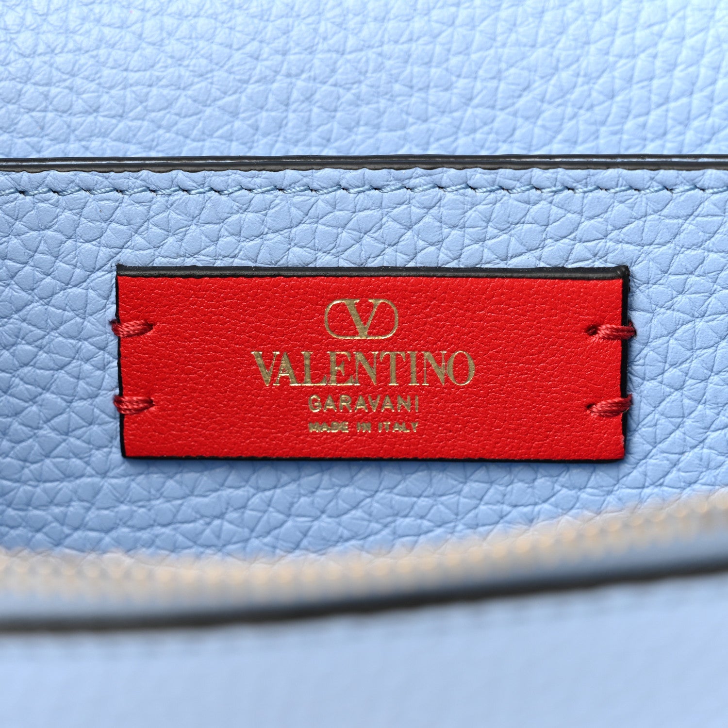 Grainy Calfskin Rockstud Chain Pouch Popeline Blue