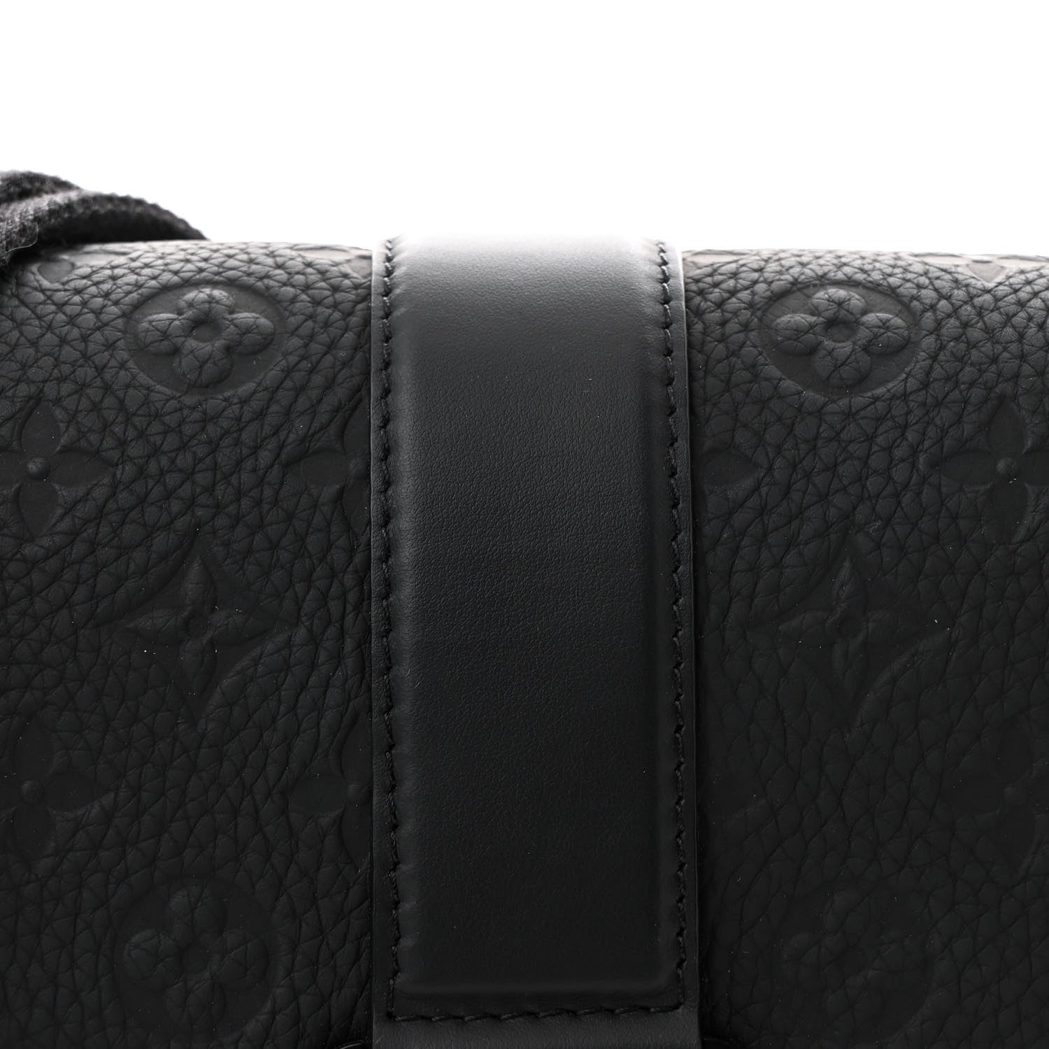 Taurillon Monogram S-Cape Messenger Black