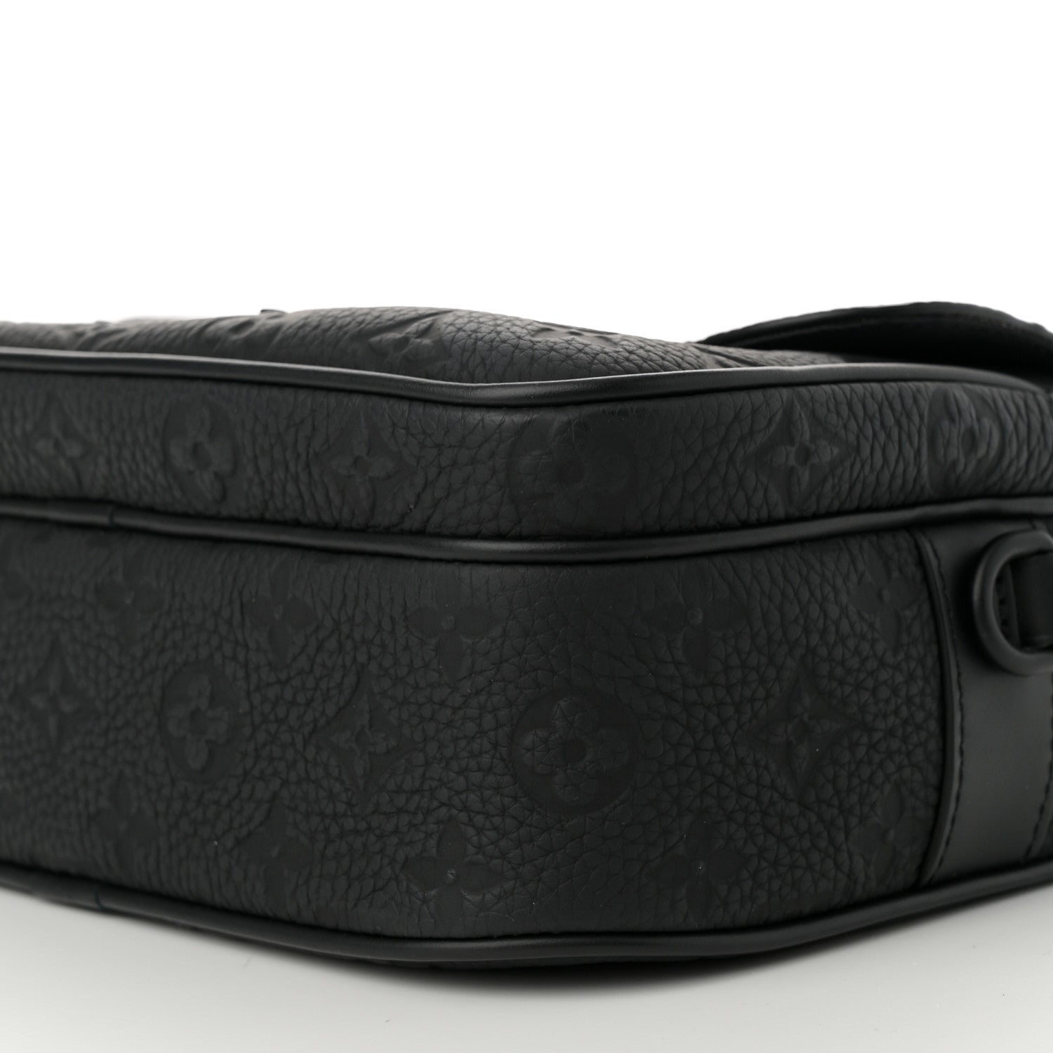 Taurillon Monogram S Lock Messenger Black