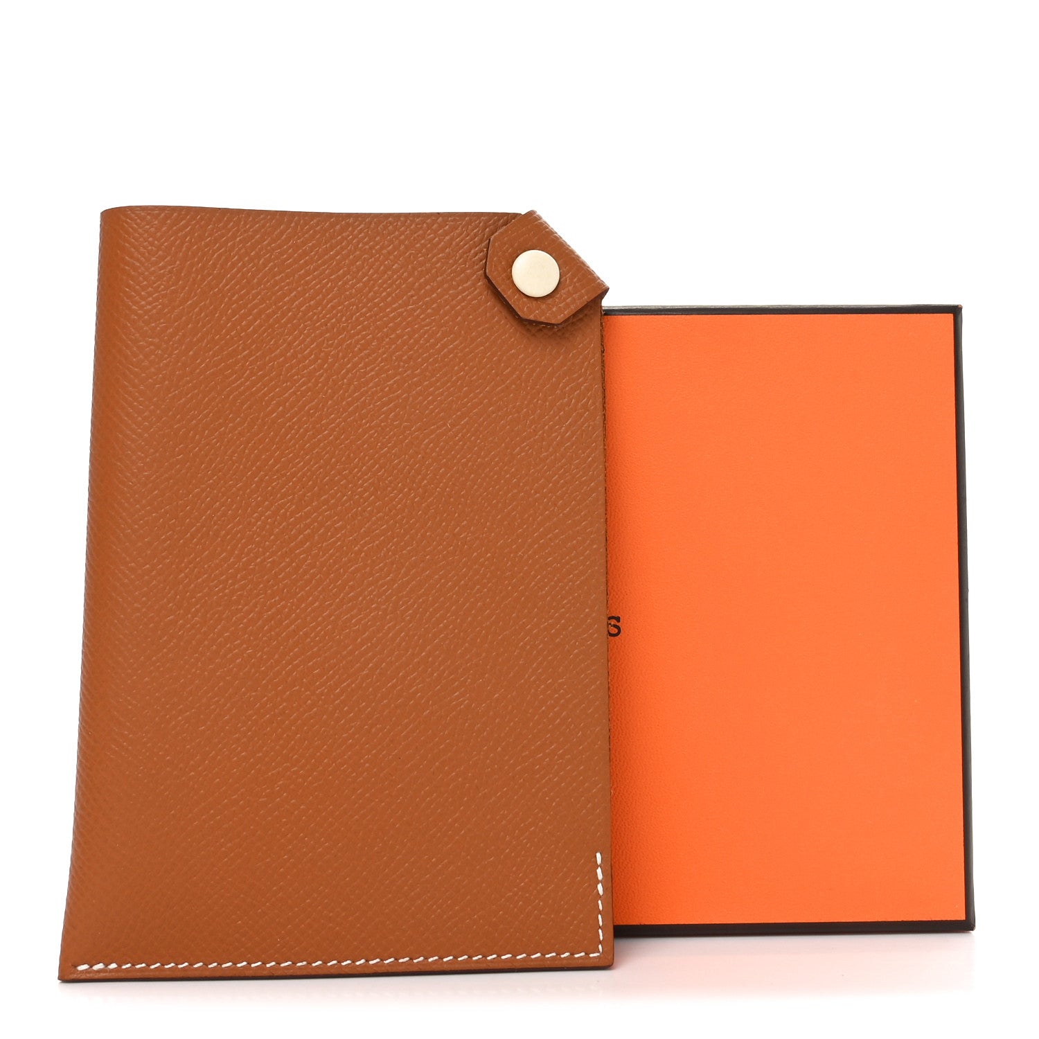 Epsom Tarmac Dot PM Passport Holder Gold Nata