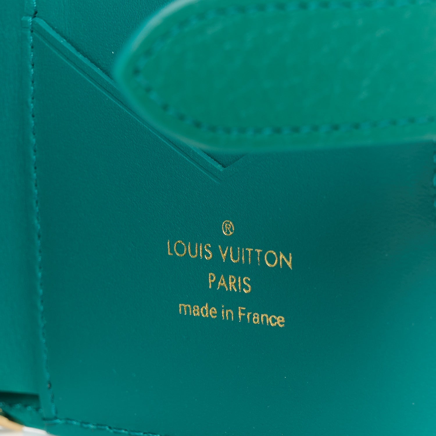 Taurillon Capucines Vertical Compact Wallet Green