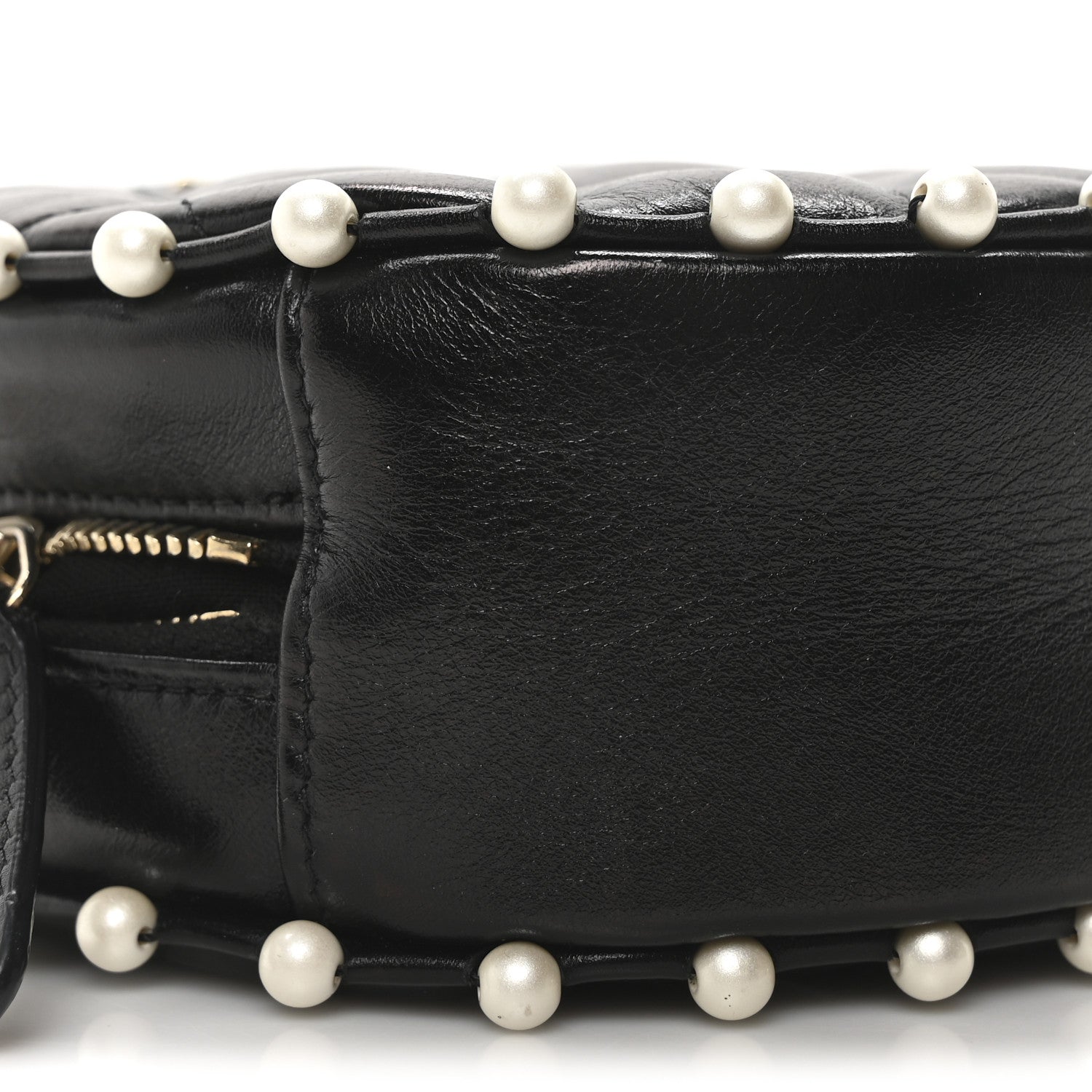Calfskin Quilted Pearl Round Clutch With Chain Black