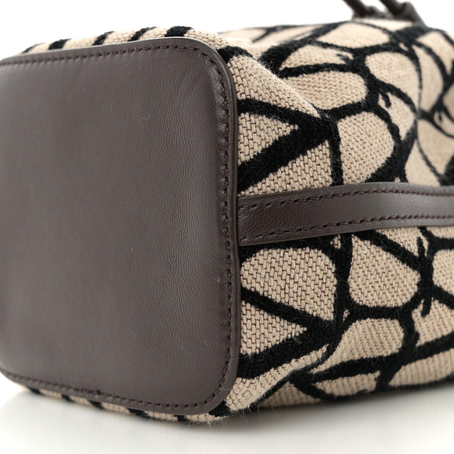 Toile Iconographe Nappa Mini Vlogo Signature Bucket Bag Naturale Black Fondant