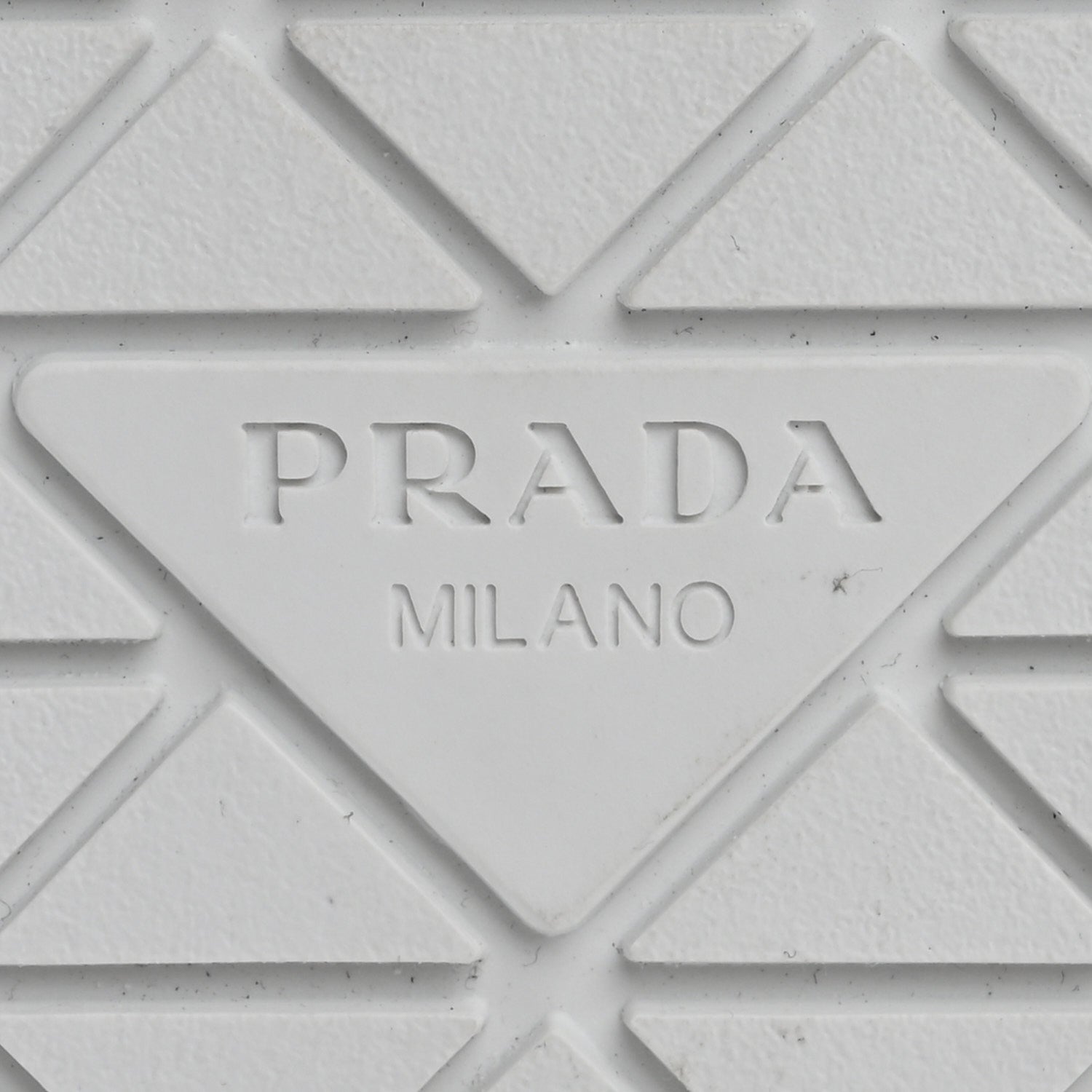 Spazzolato Rois Triangle Logo Mens Low Top  Sneakers 9.5 White Black