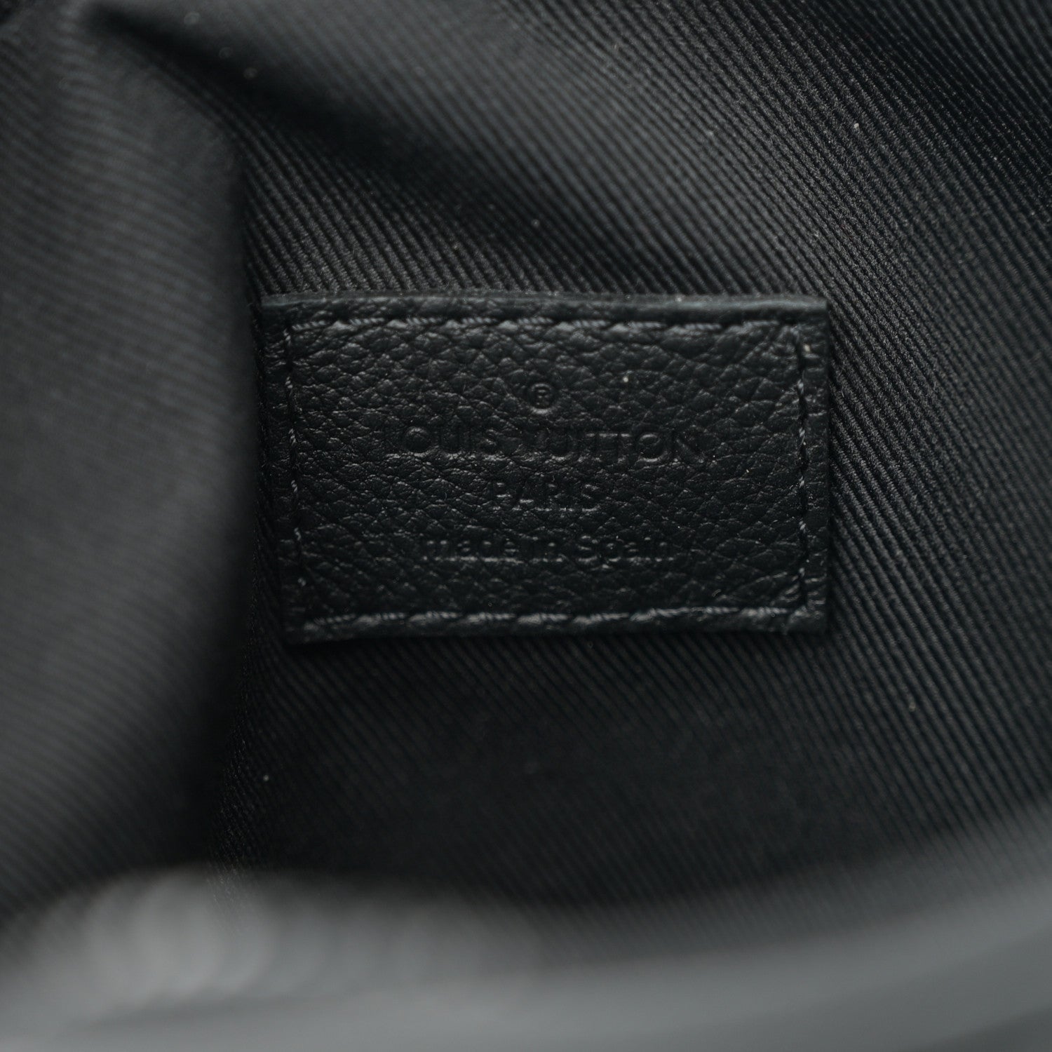 Calfskin Monogram Shadow Getaway Messenger Black