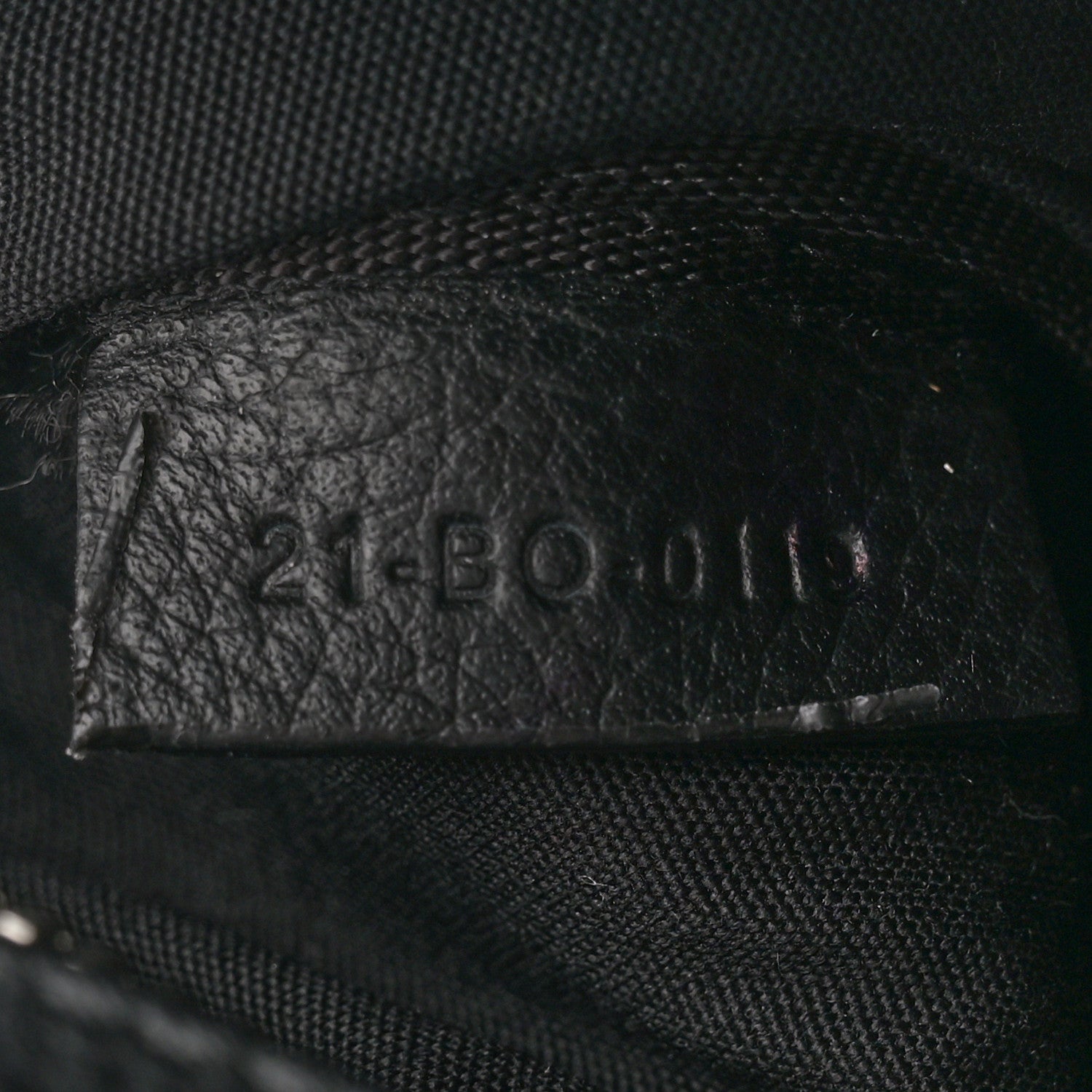 HOMME Grained Calfskin Mens Roller Pouch Black