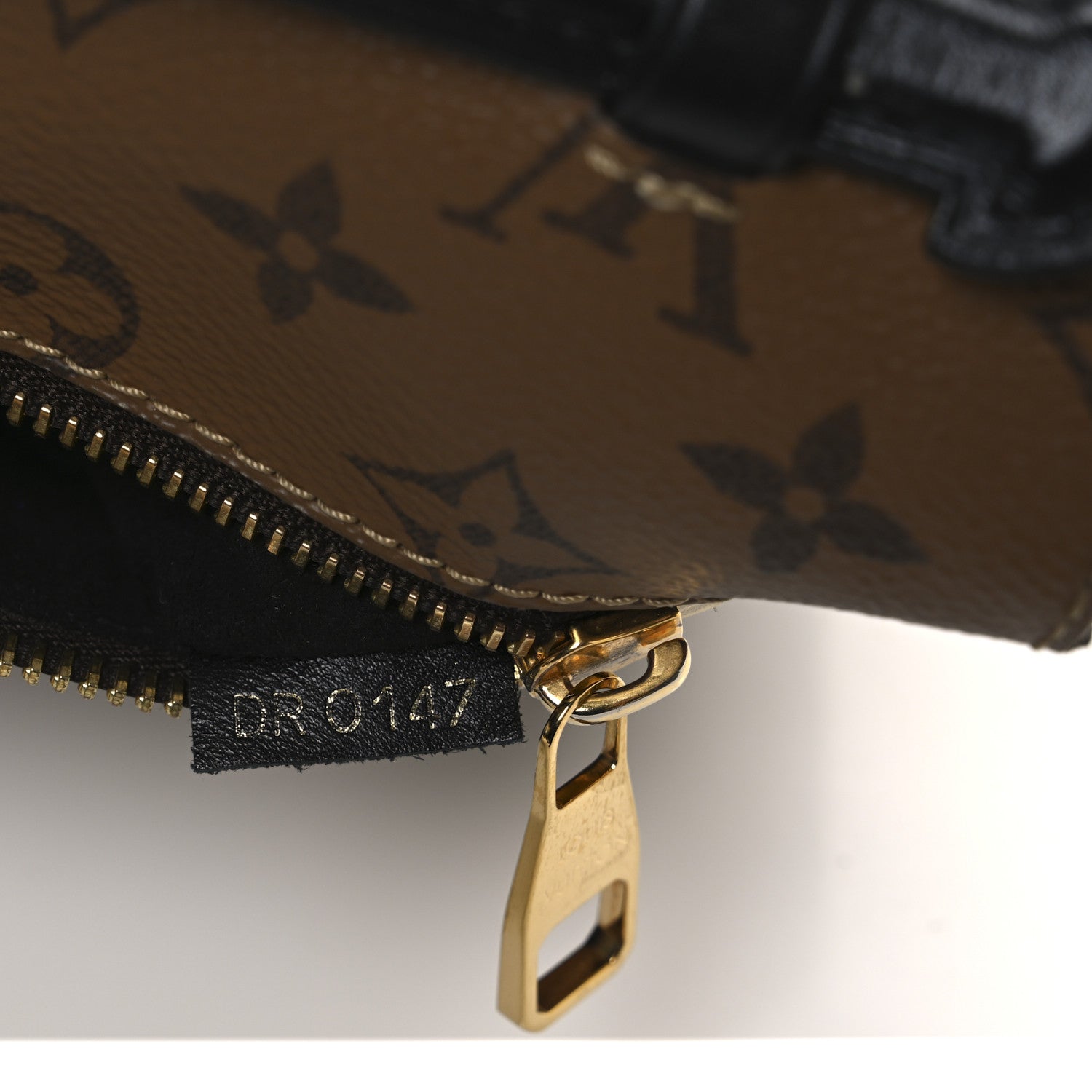 Reverse Monogram Pochette Metis