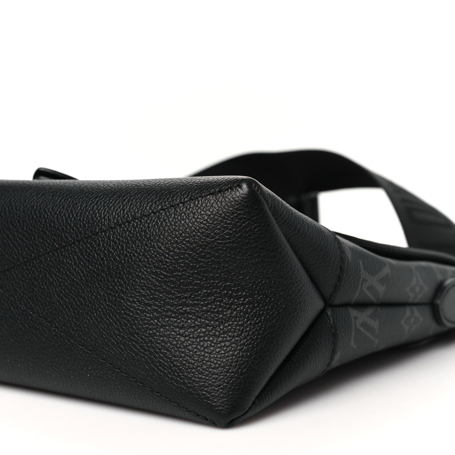 Monogram Eclipse Saumur Messenger NV Black