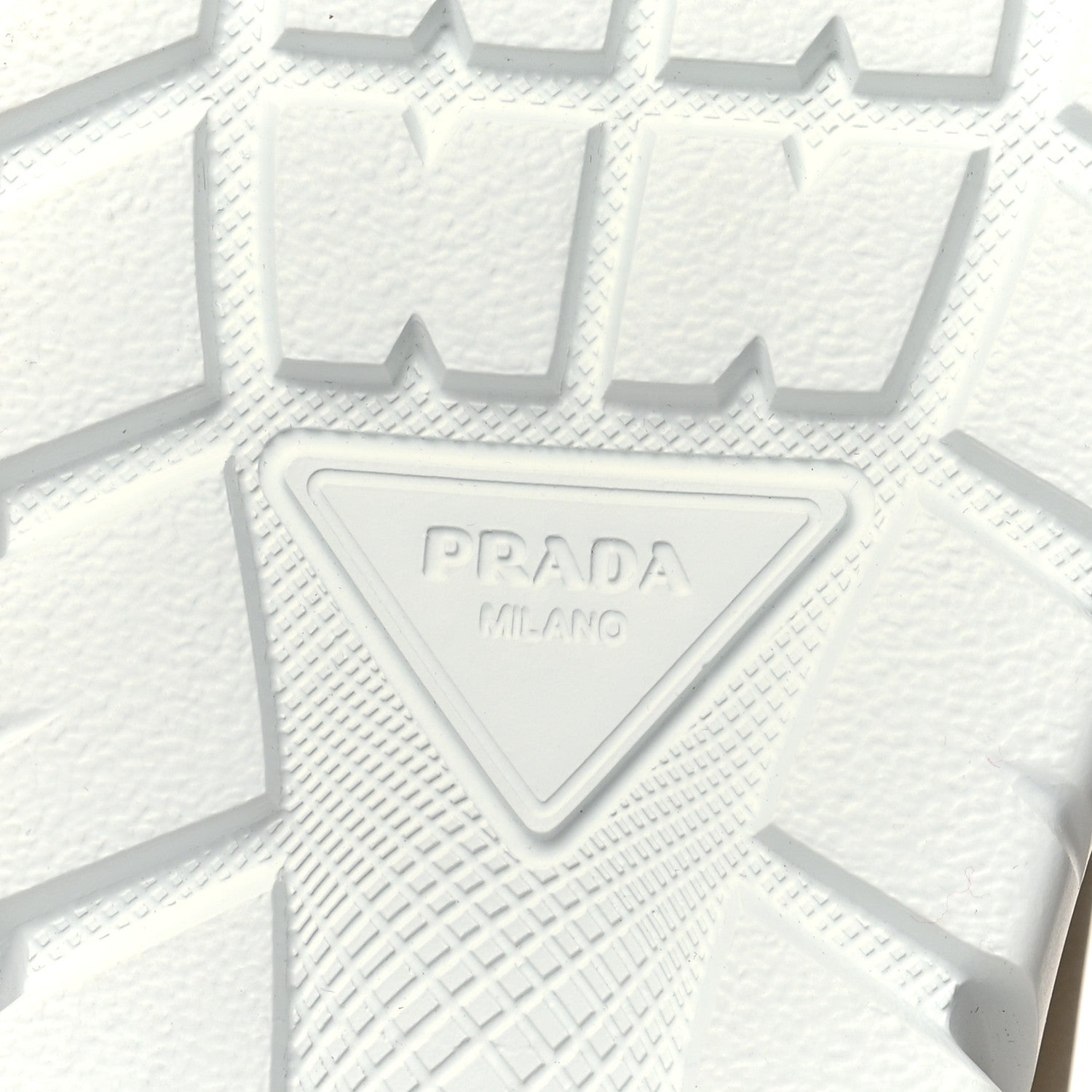 Re-Nylon Gabardine Rubber Triangle Logo Quilted Mens Rush Piuma 50mm Mid Sneakers 39.5 Deserto