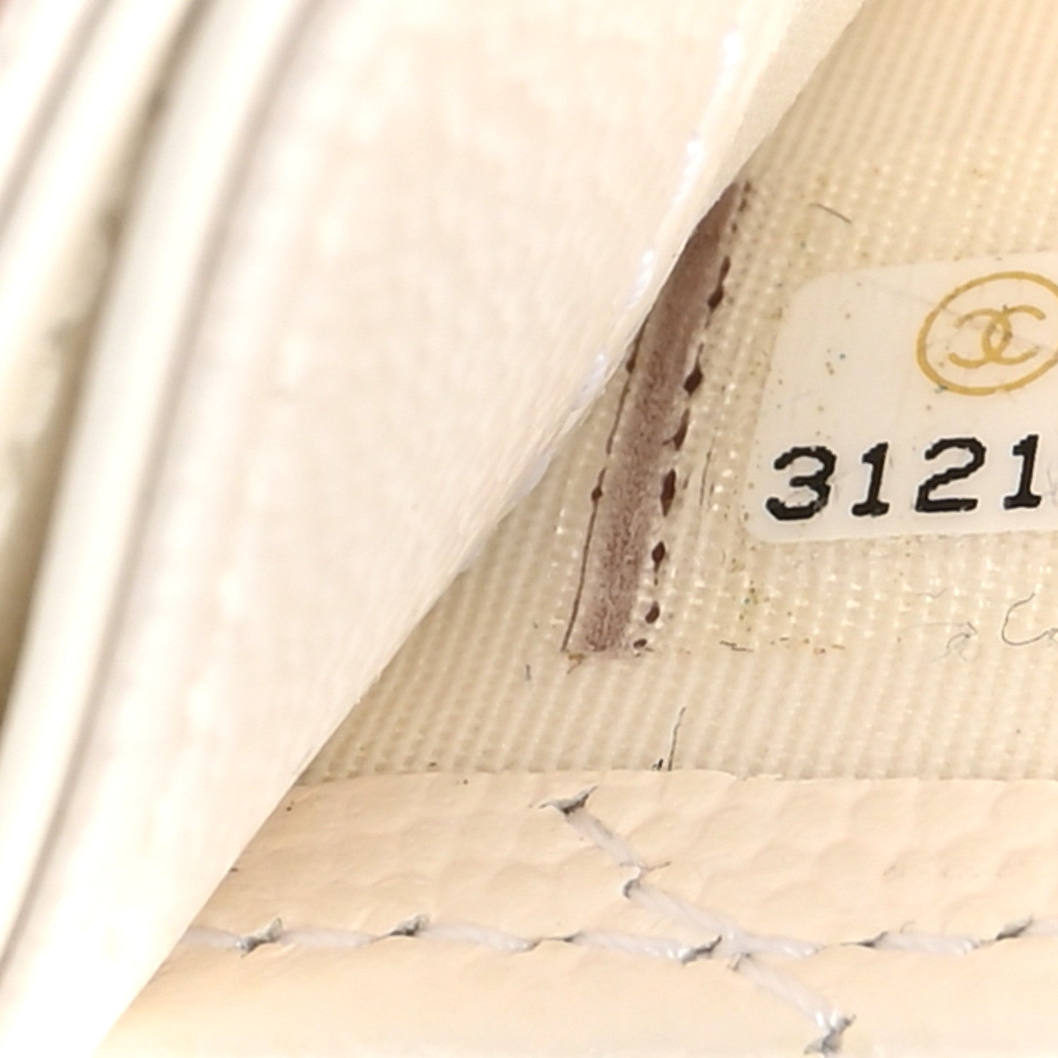 Caviar Quilted Card Holder White