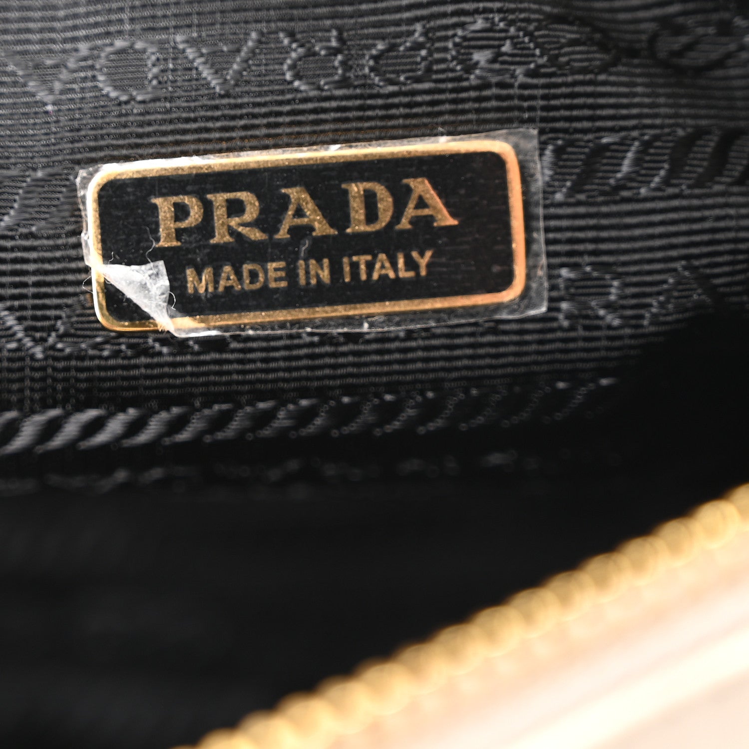 Soft Lux Calfskin Medium Re-Edition 2002 Shoulder Bag White