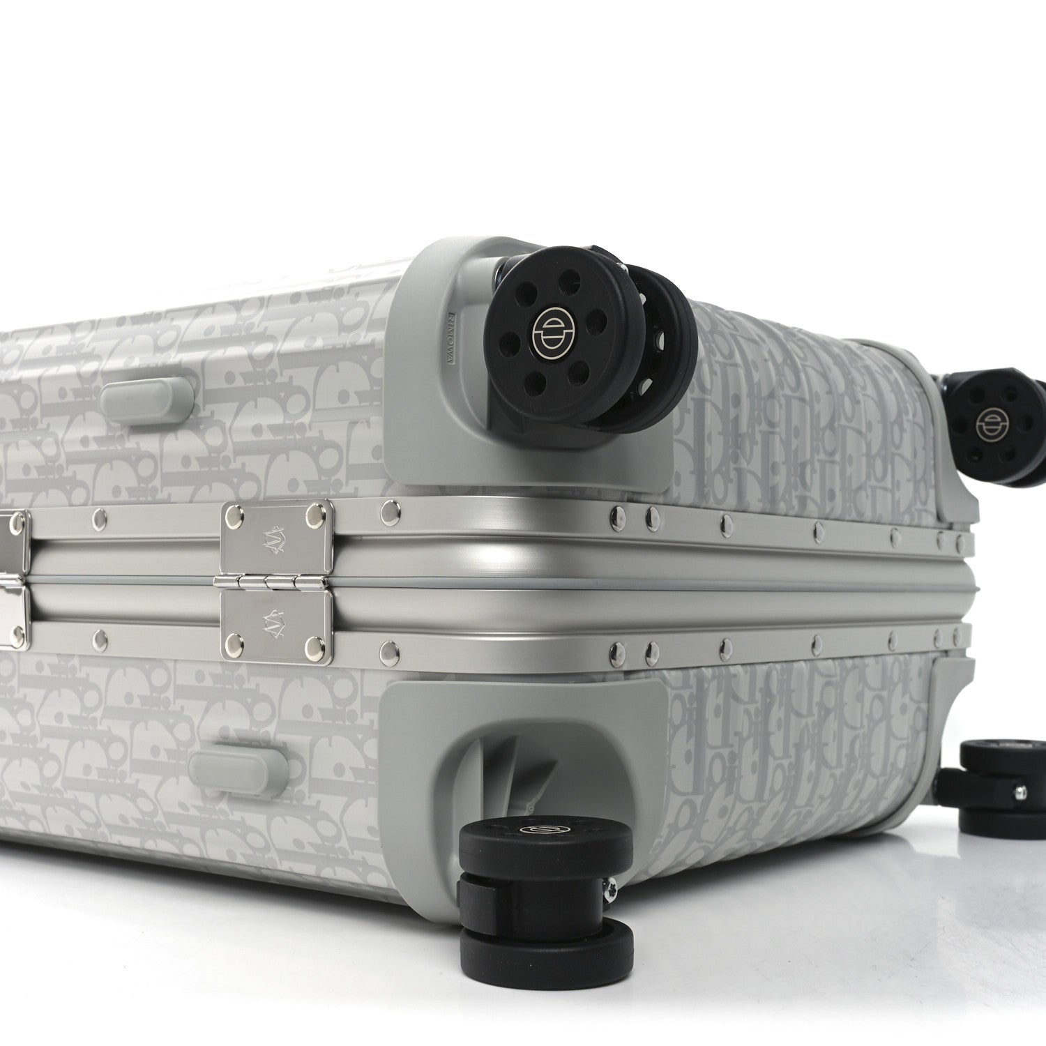 X RIMOWA Aluminum Gradient Cabin Luggage Silver