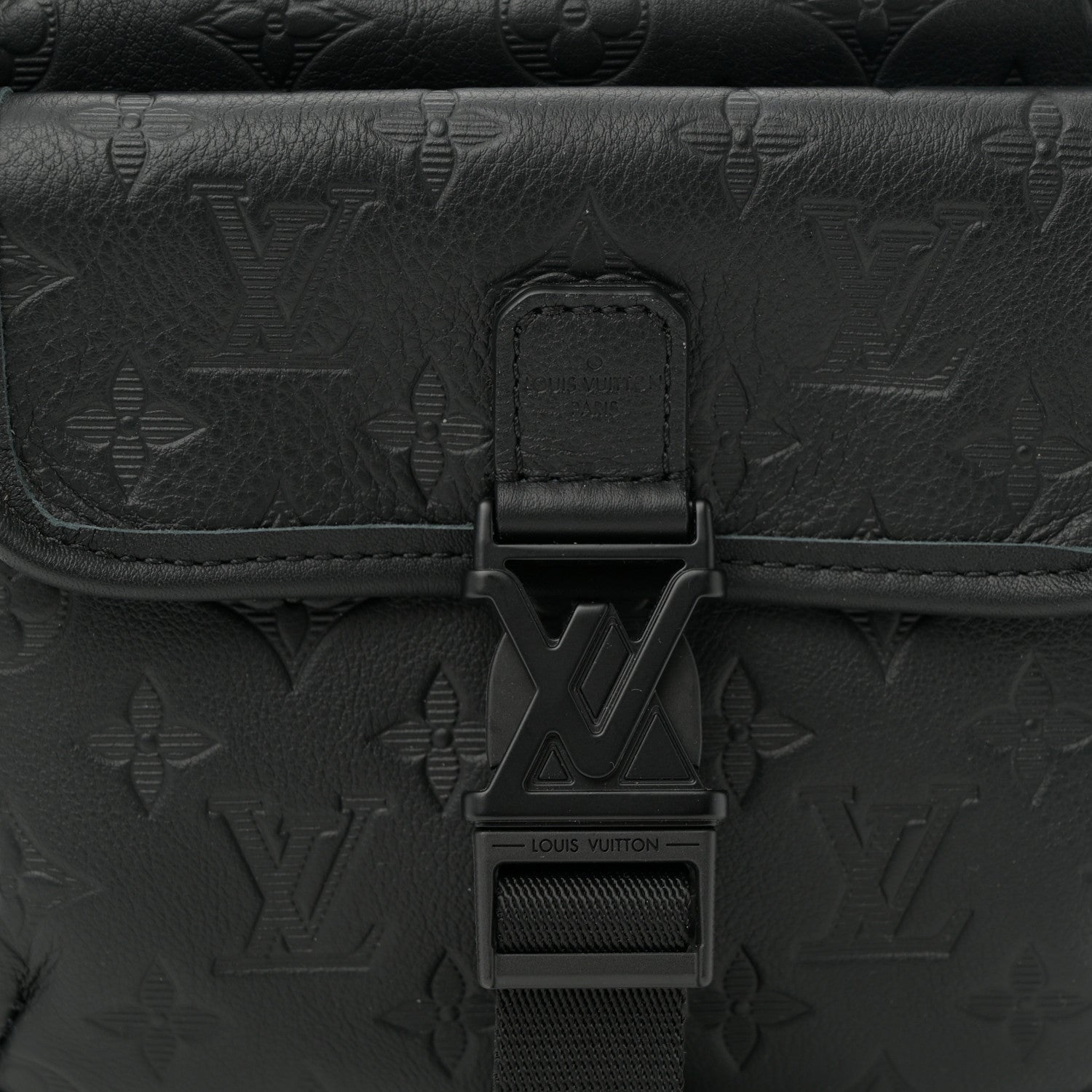 Calfskin Monogram Shadow Getaway Messenger Black