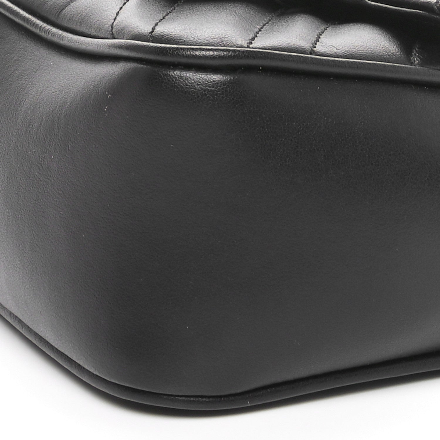 Calfskin Matelasse Monochrome GG Marmont Chain Mini Belt Bag Black