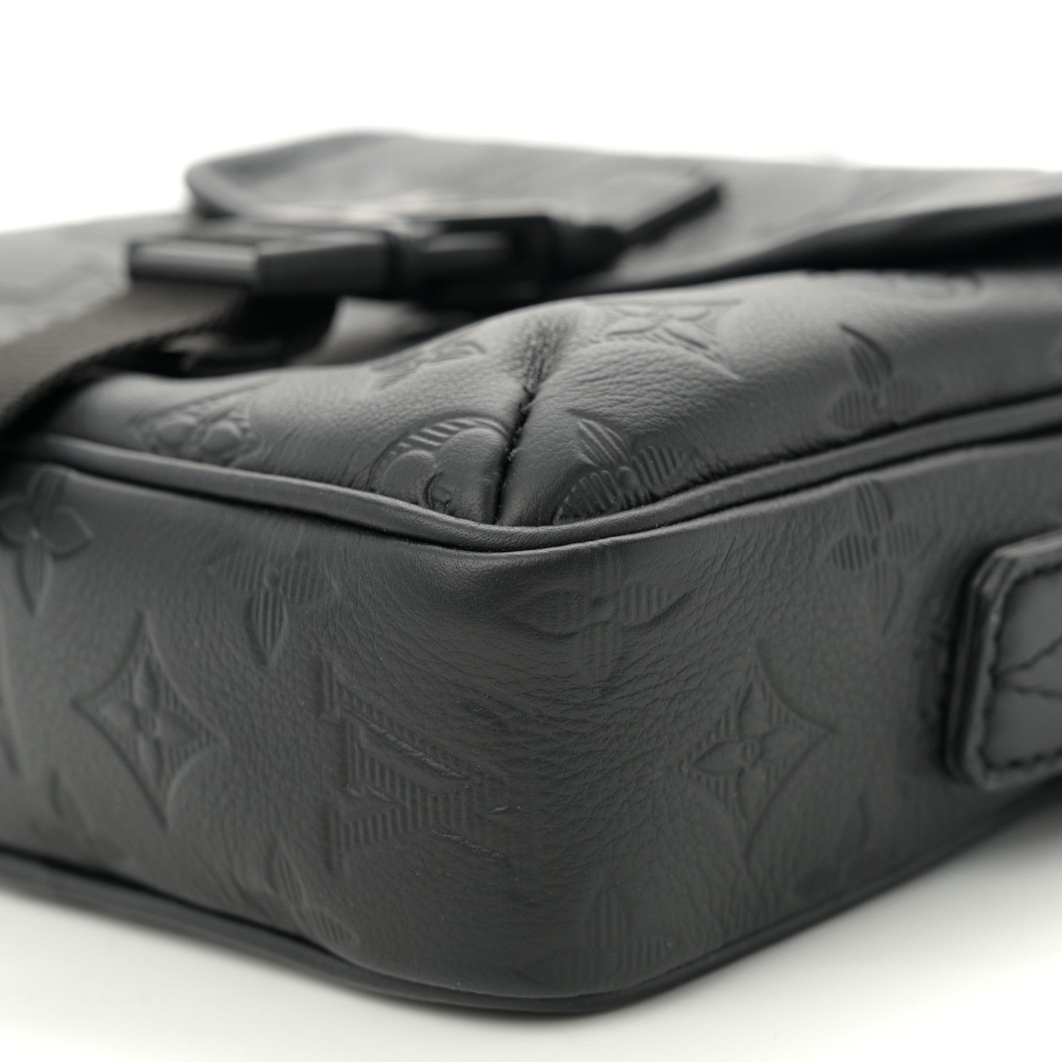 Calfskin Monogram Shadow Getaway Messenger Black