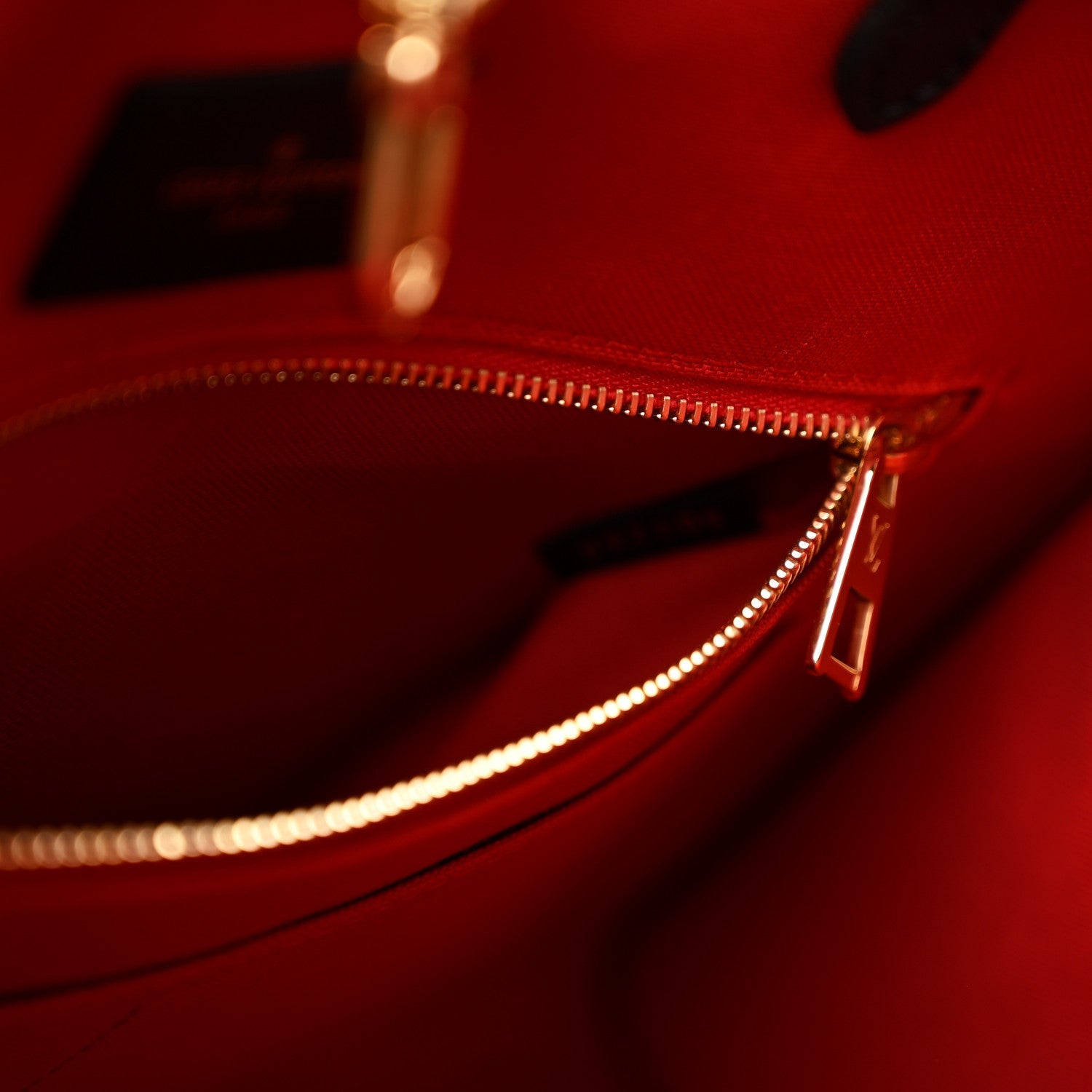 Reverse Monogram Giant Onthego MM