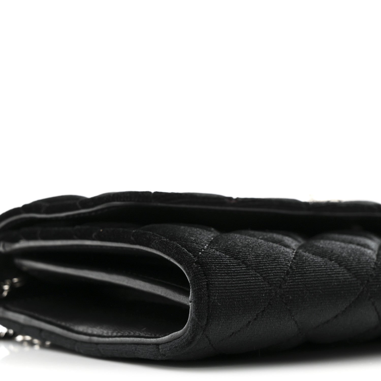 Velvet Quilted Medusa Wallet On Chain Black