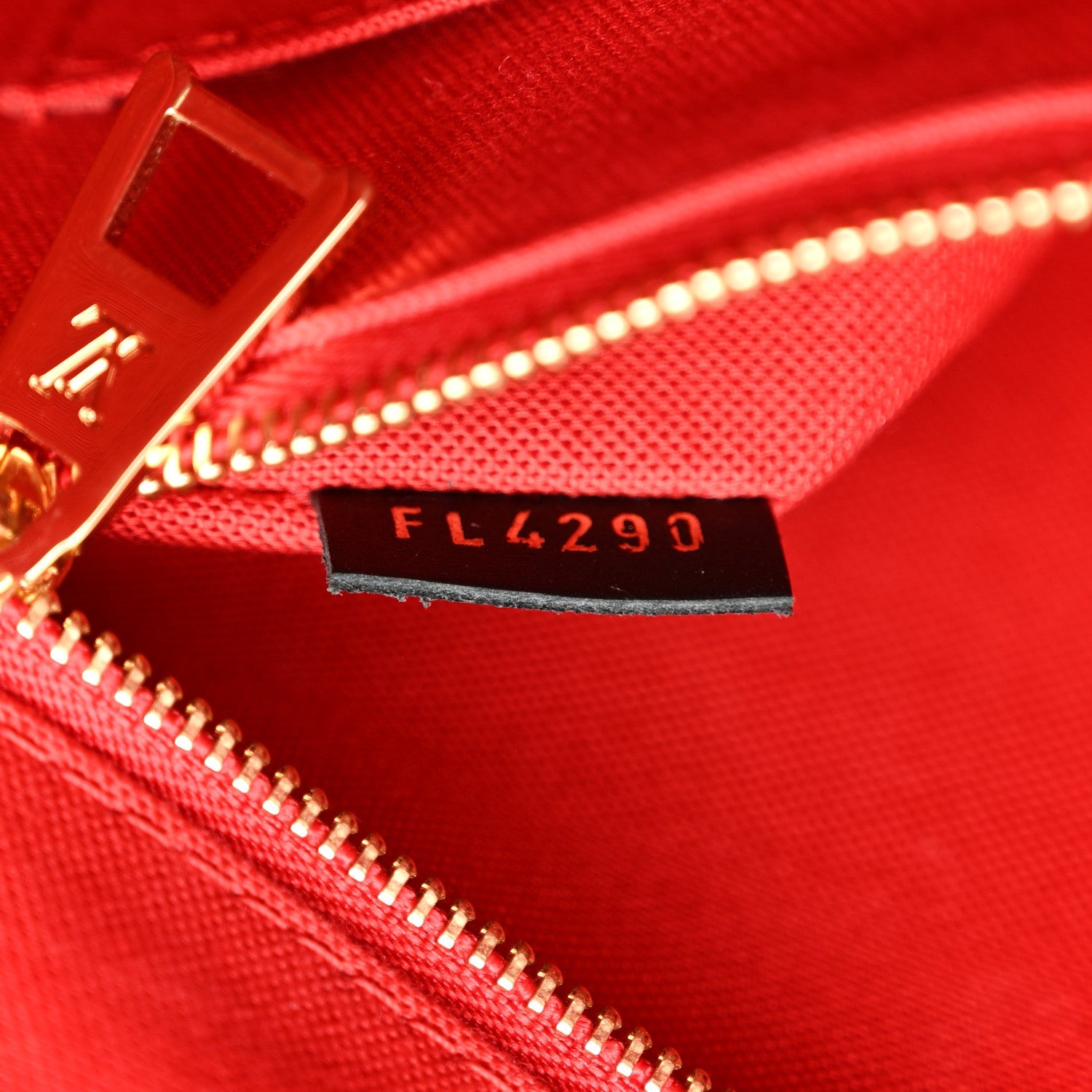 Reverse Monogram Giant Onthego MM