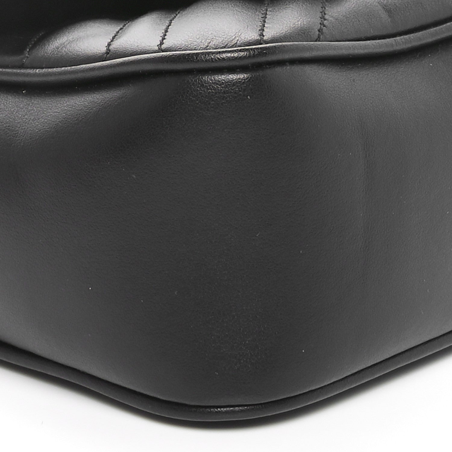 Calfskin Matelasse Monochrome GG Marmont Chain Mini Belt Bag Black