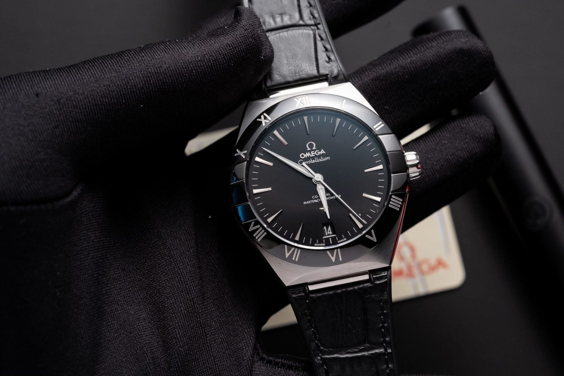 Luxury Dress Style Watch Black Dial Leather Strap Classic Design