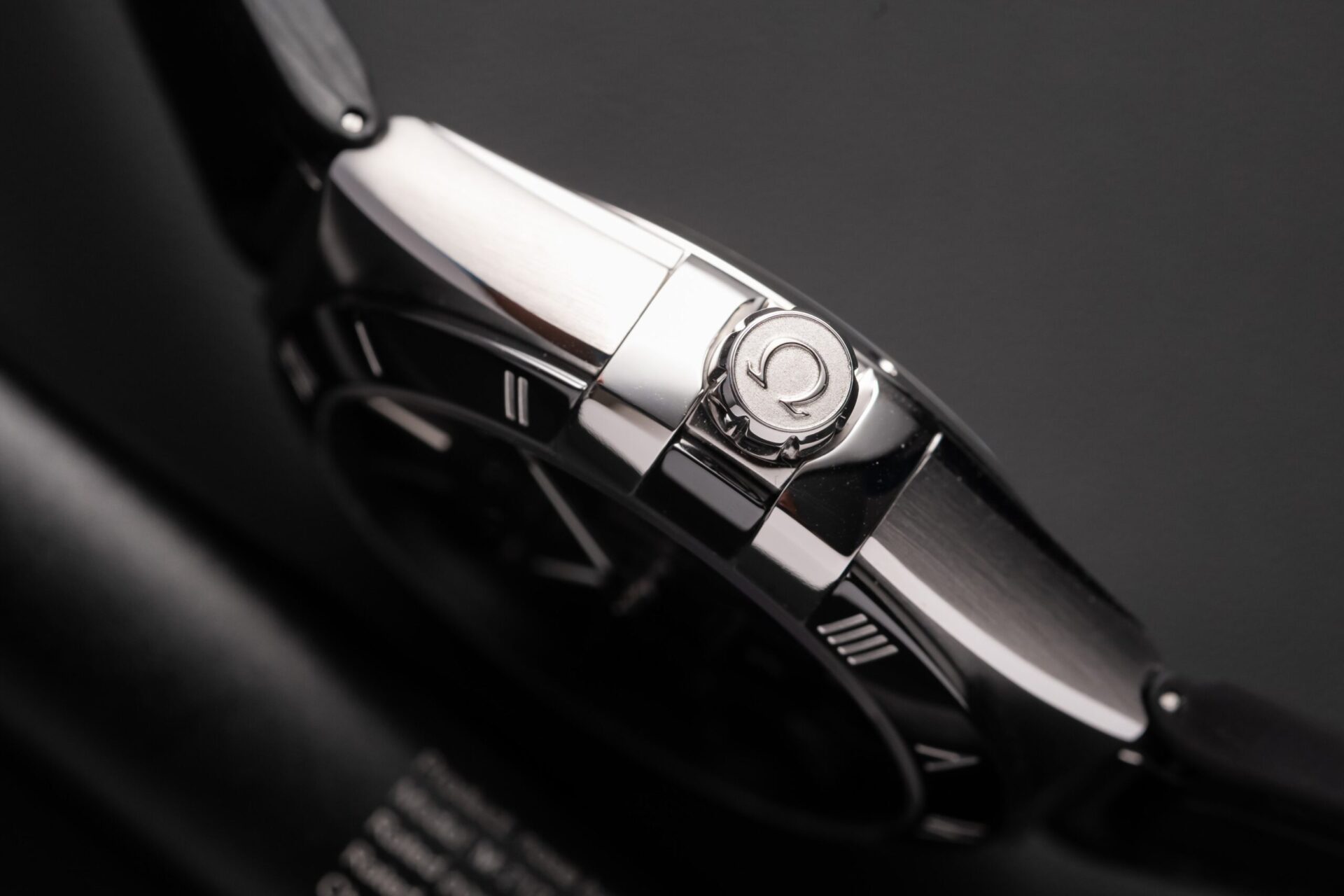 Luxury Dress Style Watch Black Dial Leather Strap Classic Design