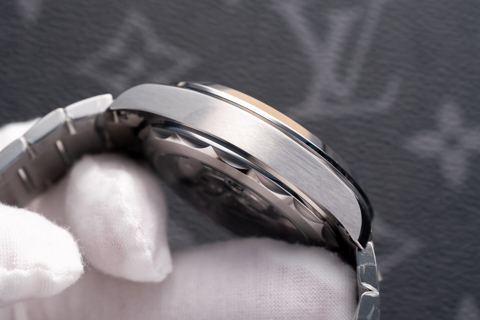 Luxury Dress Sport Watch Blue Dial Stainless Steel Modern Design