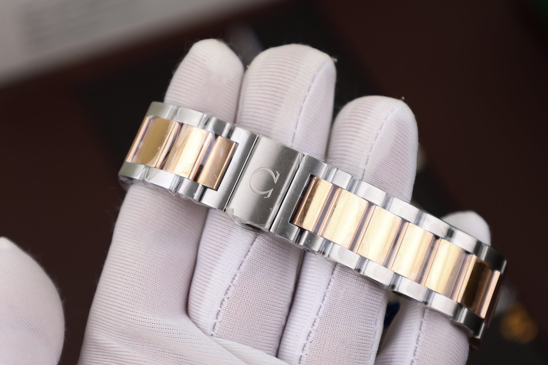 Luxury GMT Style Watch Chocolate Brown Dial Stainless Steel Design