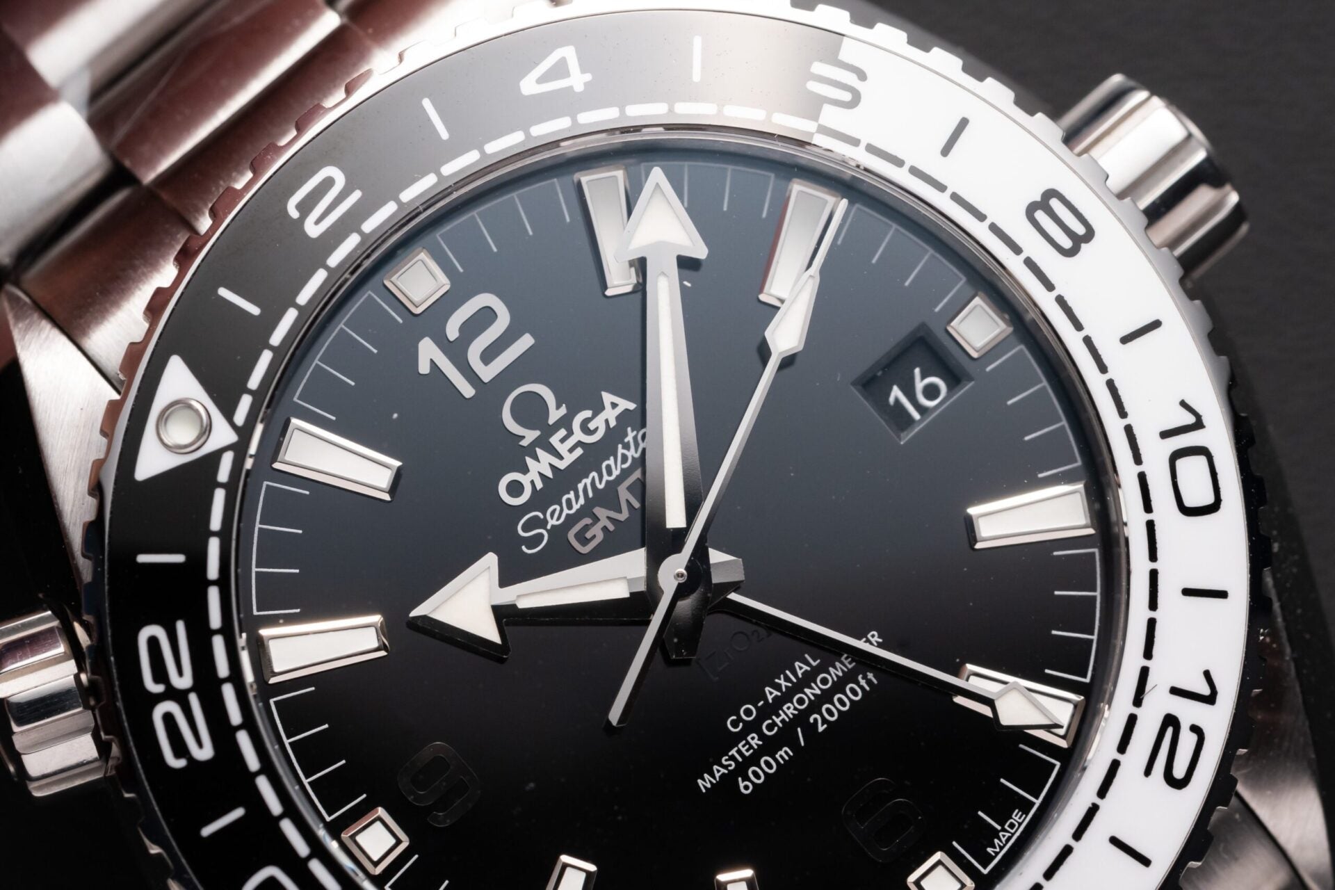 Luxury Dive Style Watch Black Dial Stainless Steel Performance Design