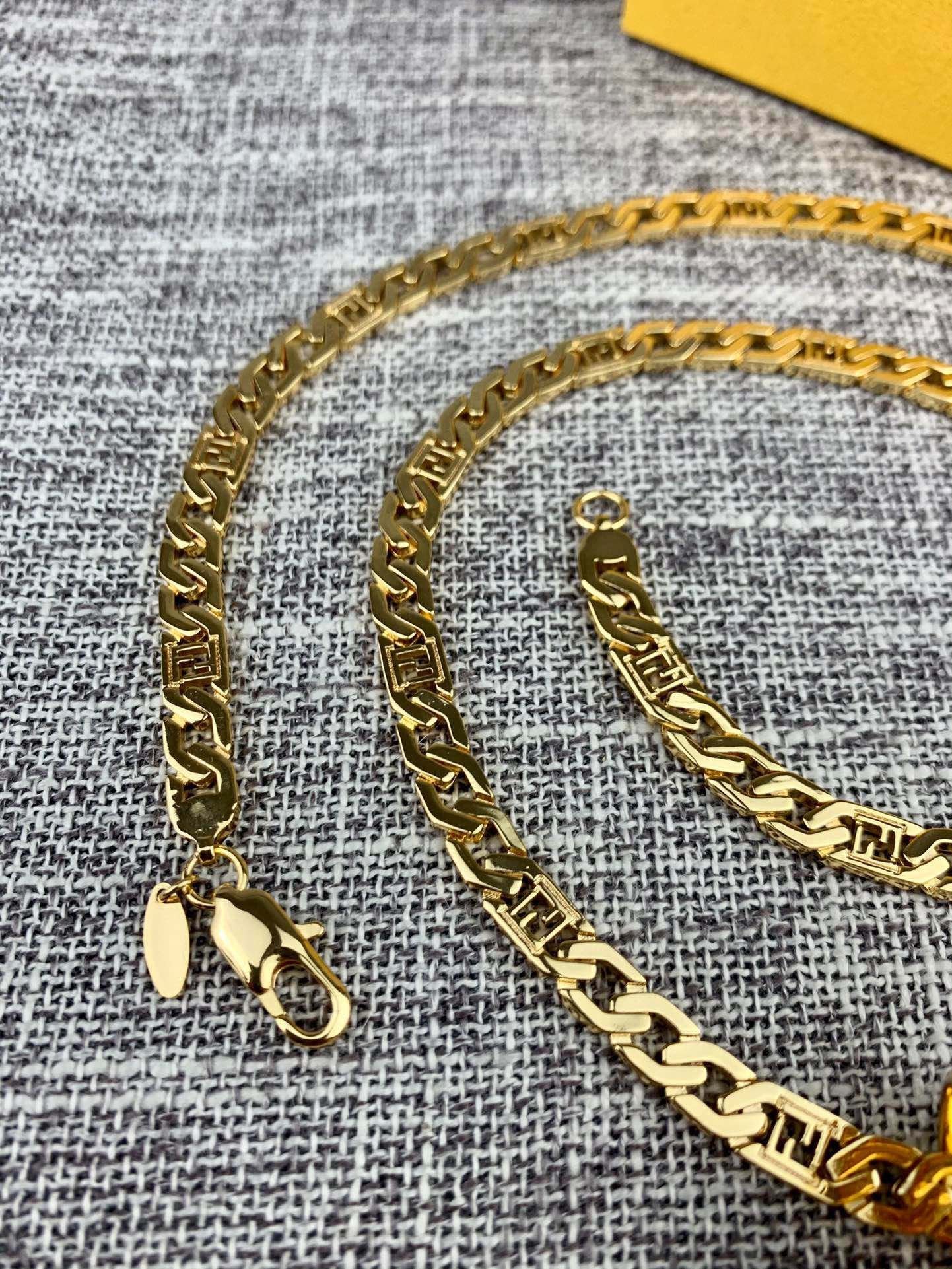 FOREVER FF GOLD NECKLACE
