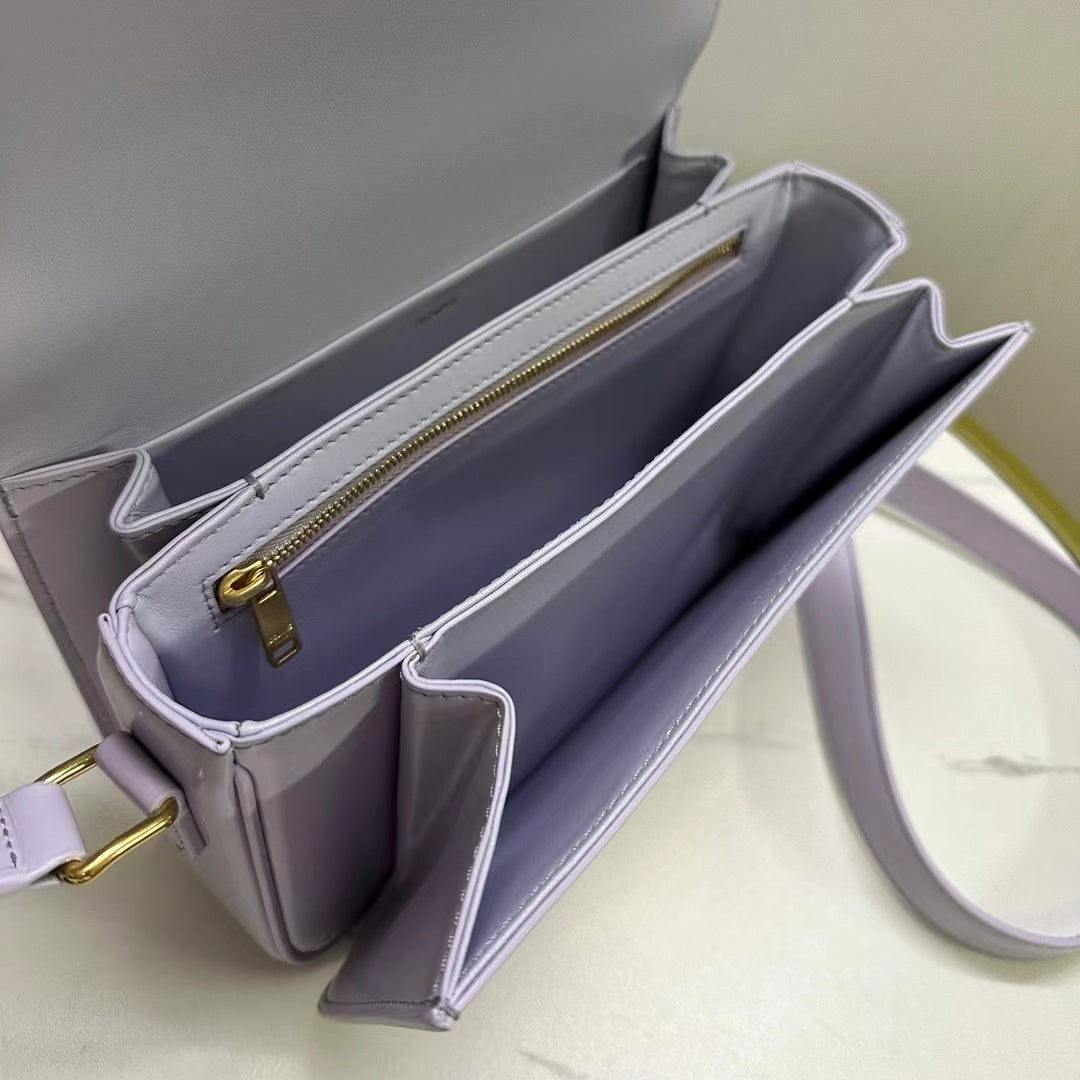 CLASSIQUE TRIOMPHE 22 LIGHT LILAC CALFSKIN