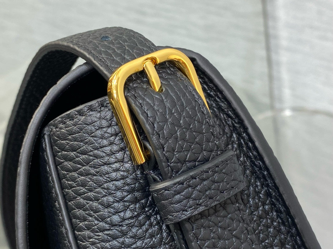 CD 25 MEDIUM BOBBY 22CM BLACK GRAINED CALFSKIN GOLD HARDWARE