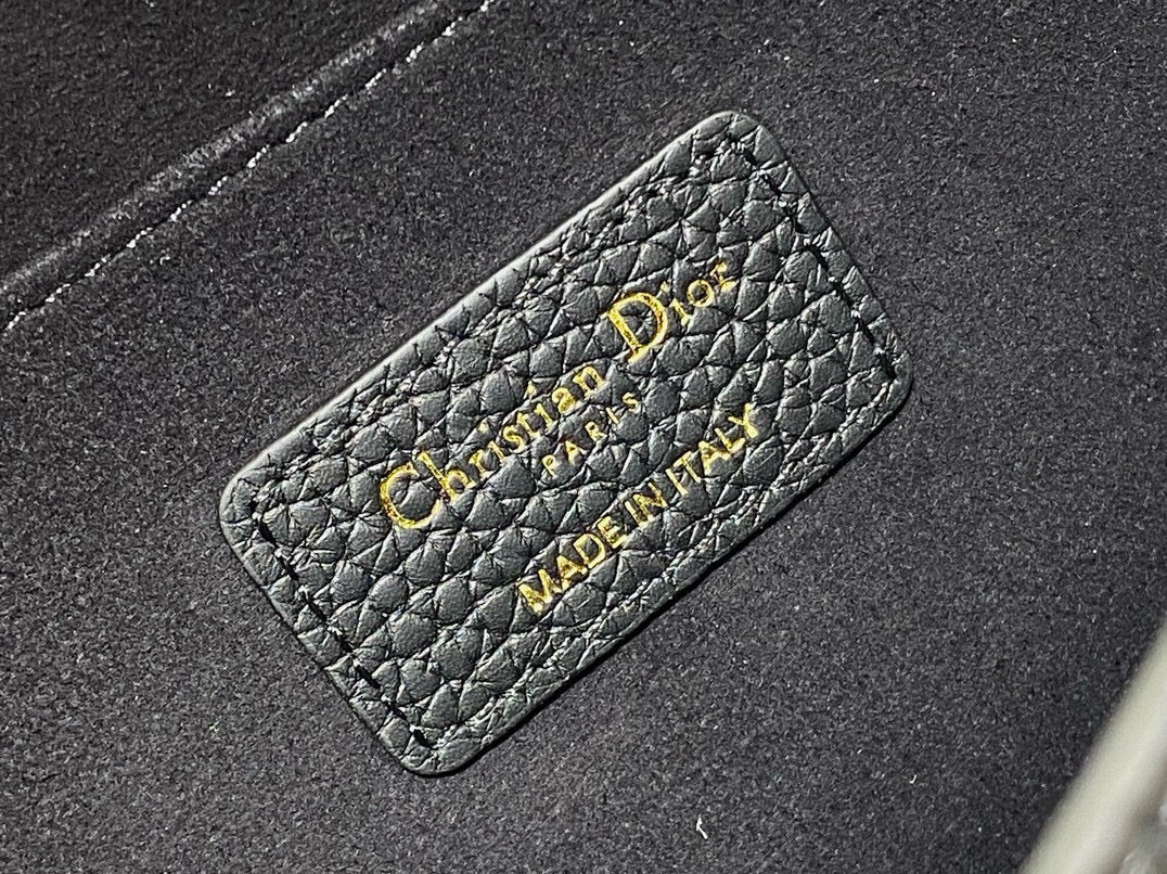 CD 25 MEDIUM BOBBY 22CM BLACK GRAINED CALFSKIN GOLD HARDWARE