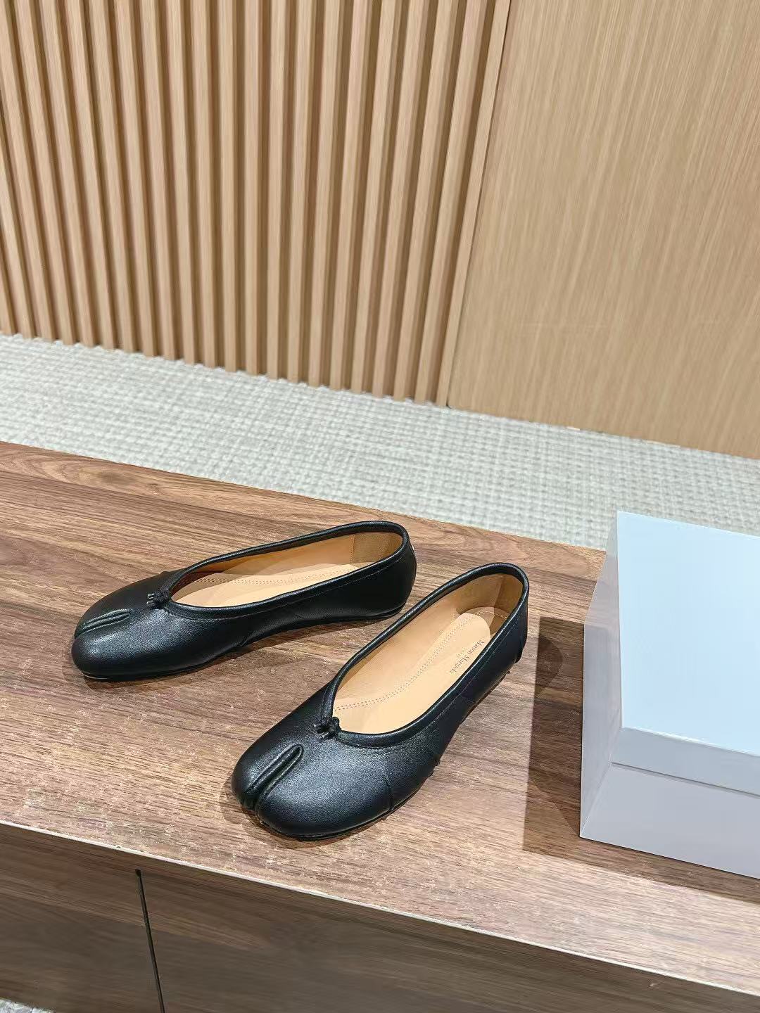 Maison Margiela Tabi Ballet Flat Black Leather