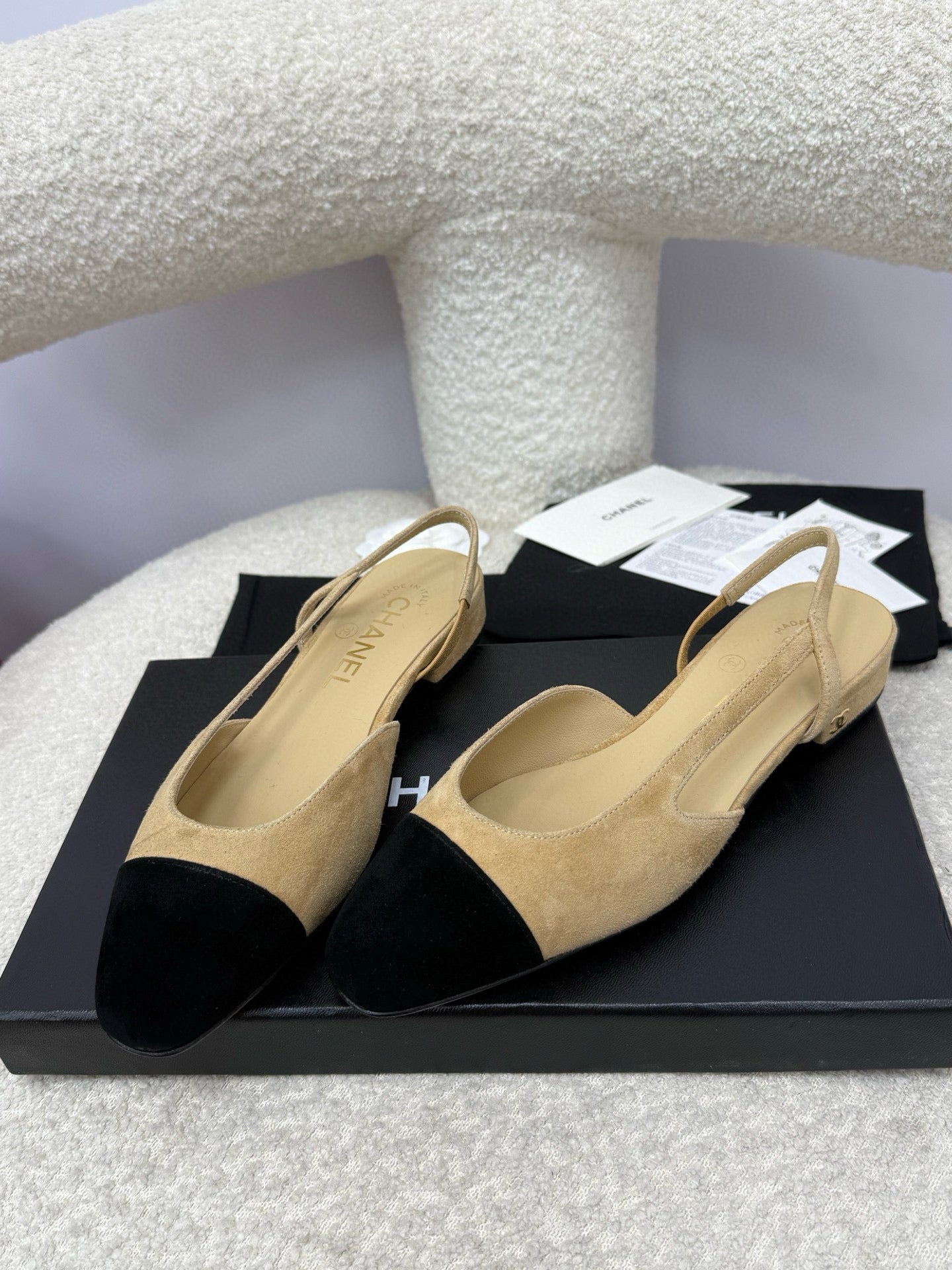CC 25A Slingback Flat Beige Black Suede