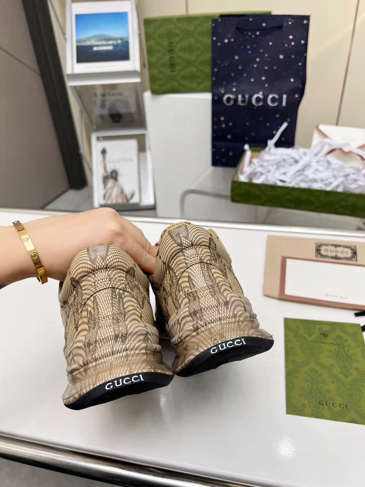 Gucci Run Sneakers Ebony Red Cowhide 449712