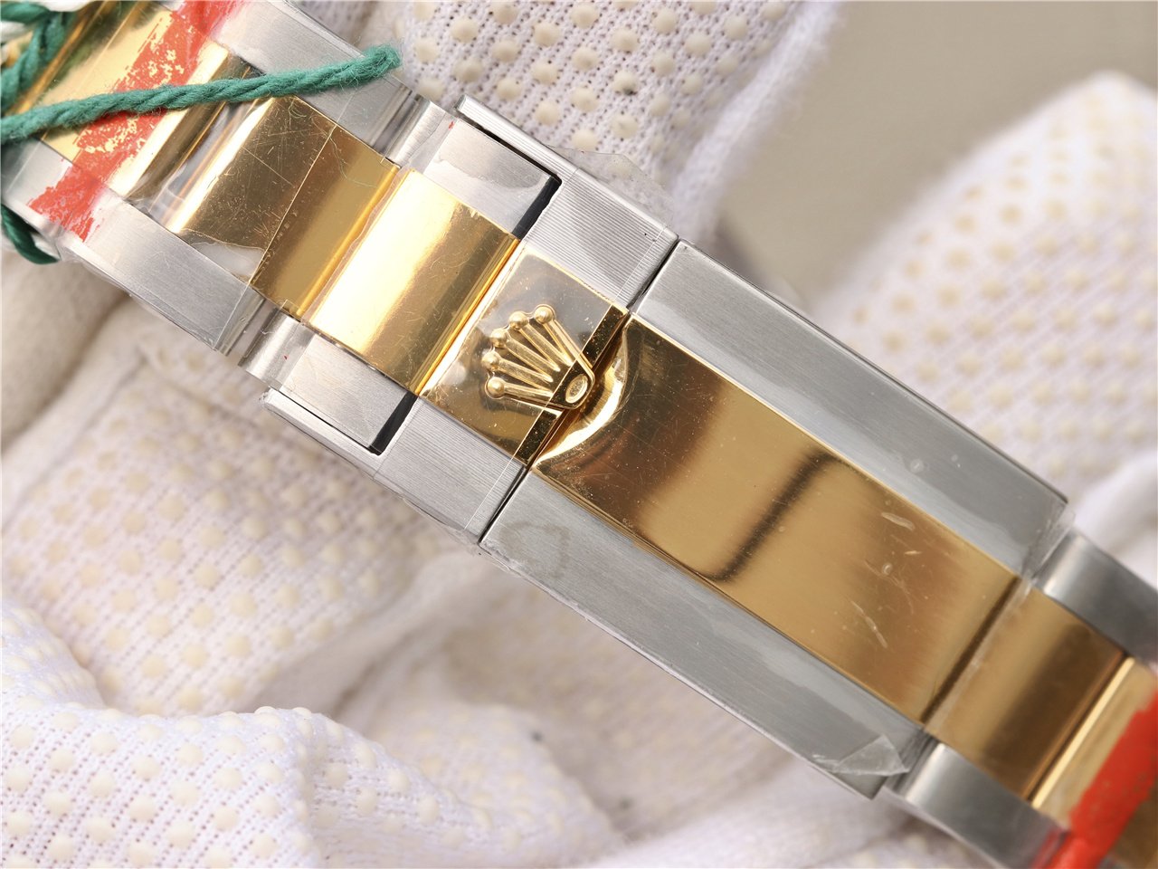 DAYTONA 40MM GOLD STEEL BLACK BEZEL WHITE DIAL