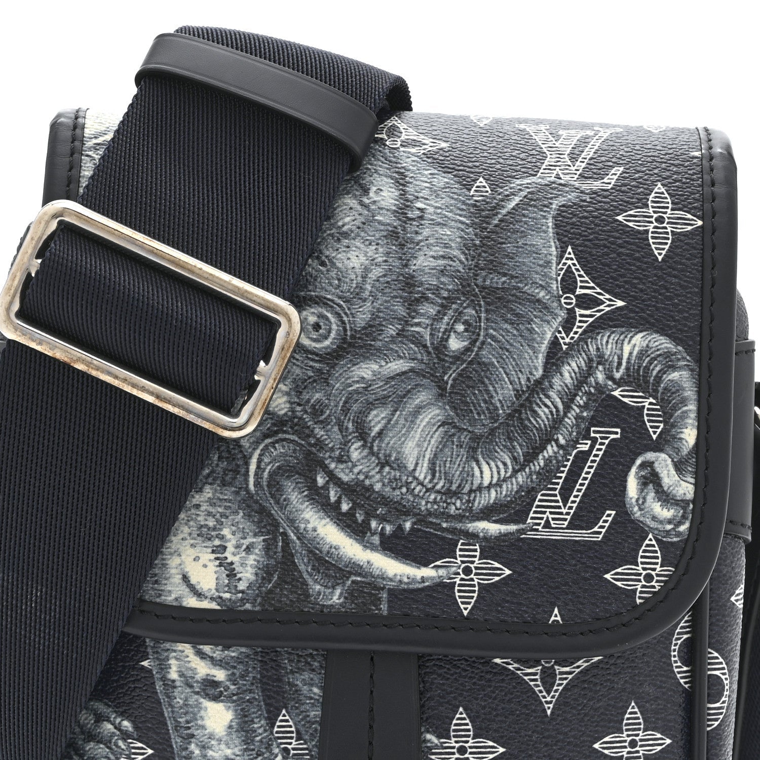 Savane Monogram Elephant Chapman Messenger BB Encre