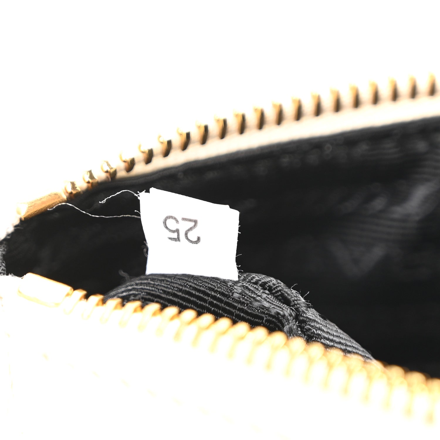 Soft Lux Calfskin Medium Re-Edition 2002 Shoulder Bag White