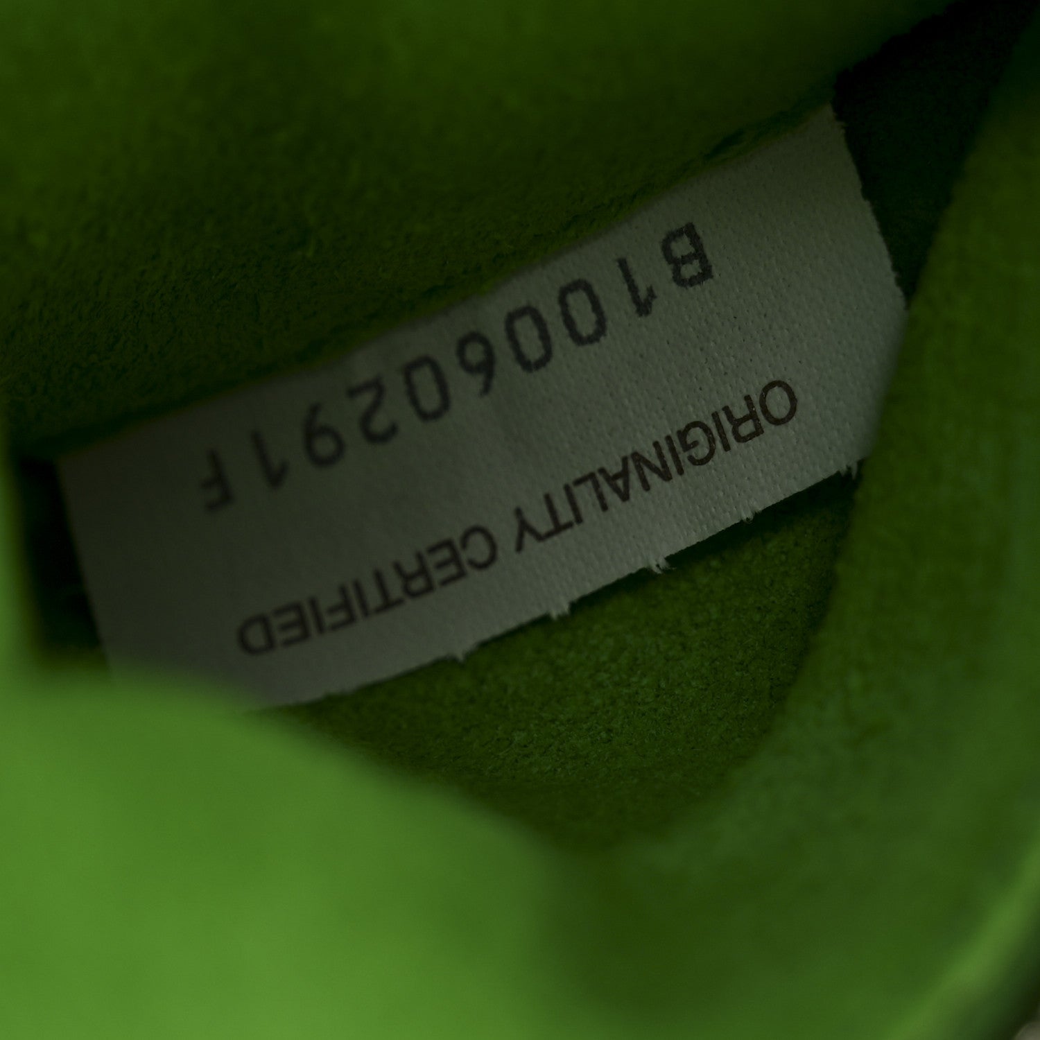 Grained Calfskin Maxi Intrecciato Cassette Crossbody Bag Pistachio