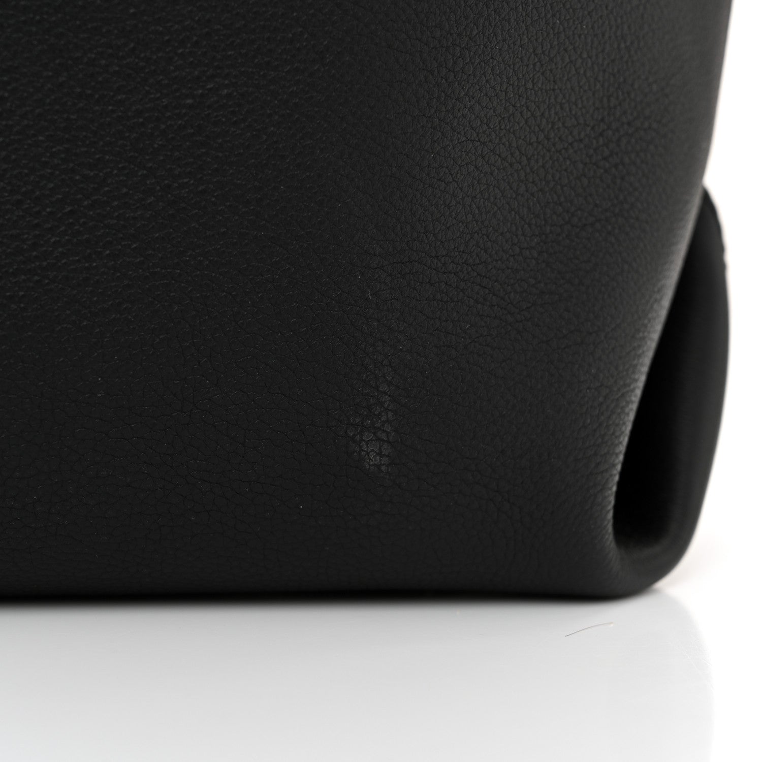 Grained Calfskin Low Key Cabas MM Black