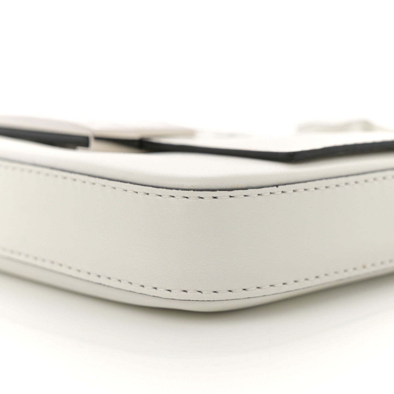 X MARC JACOBS Nappa Logo Phone Baguette White Black