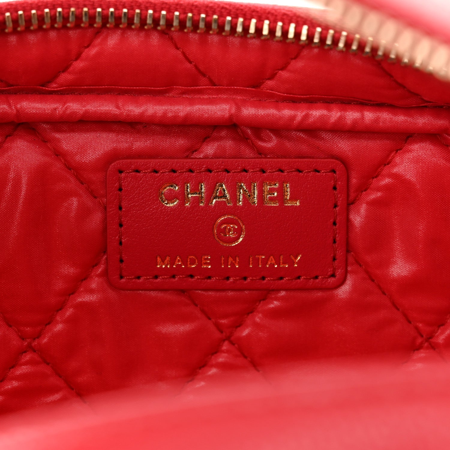 Caviar Quilted Toiletry Case With Chain Dark Pink