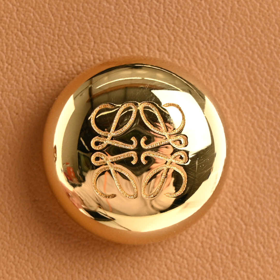 Classic Smooth Calfskin Pebble Dice Pocket Warm Desert