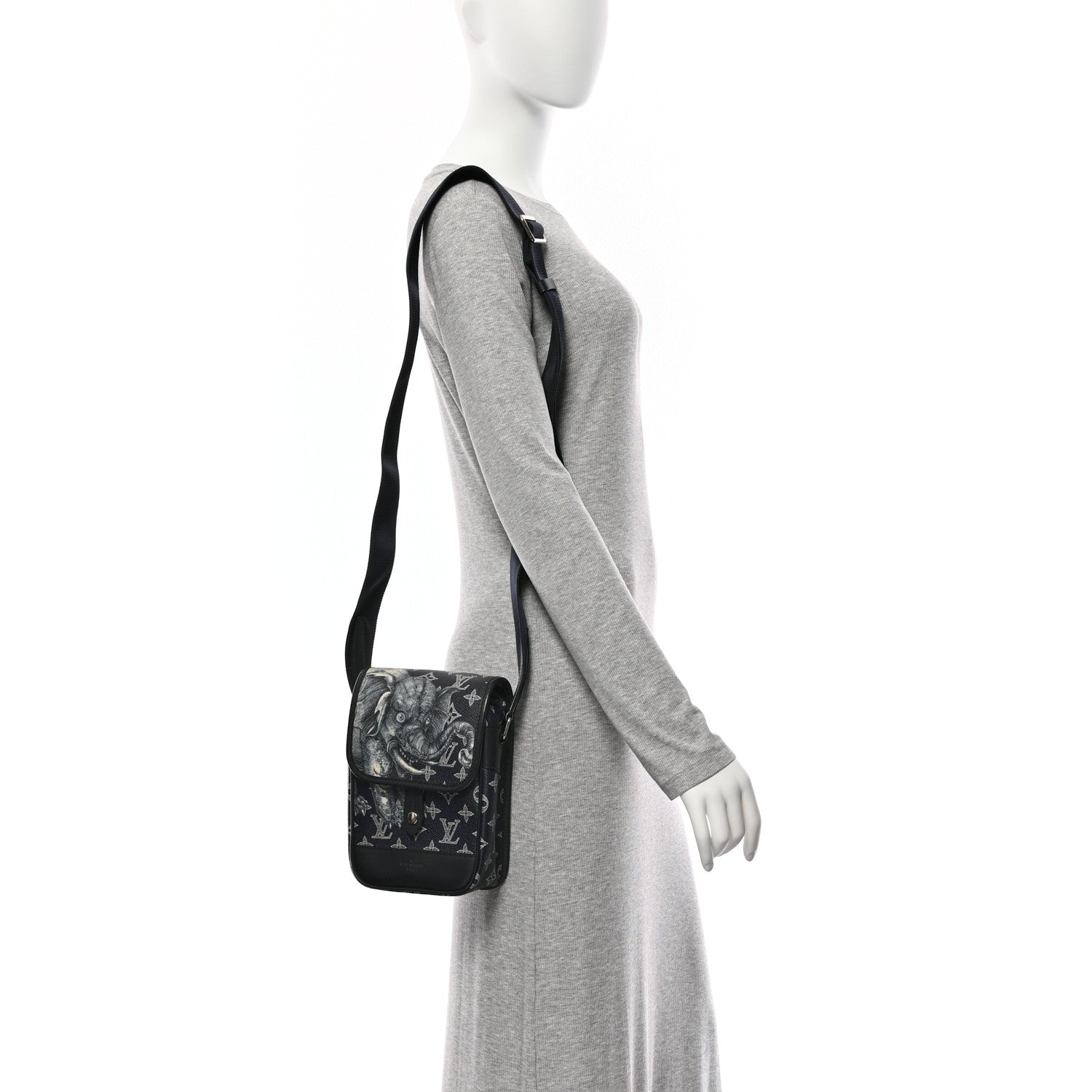 Savane Monogram Elephant Chapman Messenger BB Encre