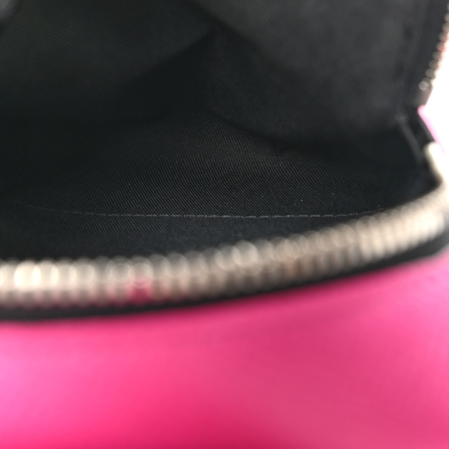 Taigarama Outdoor Slingbag Fuchsia